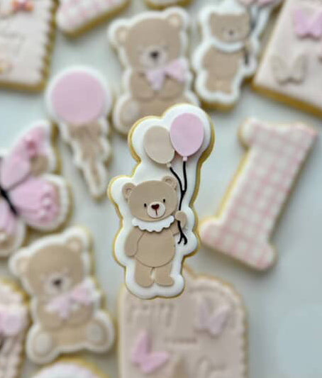 Bear holding balloons debosser and cutter