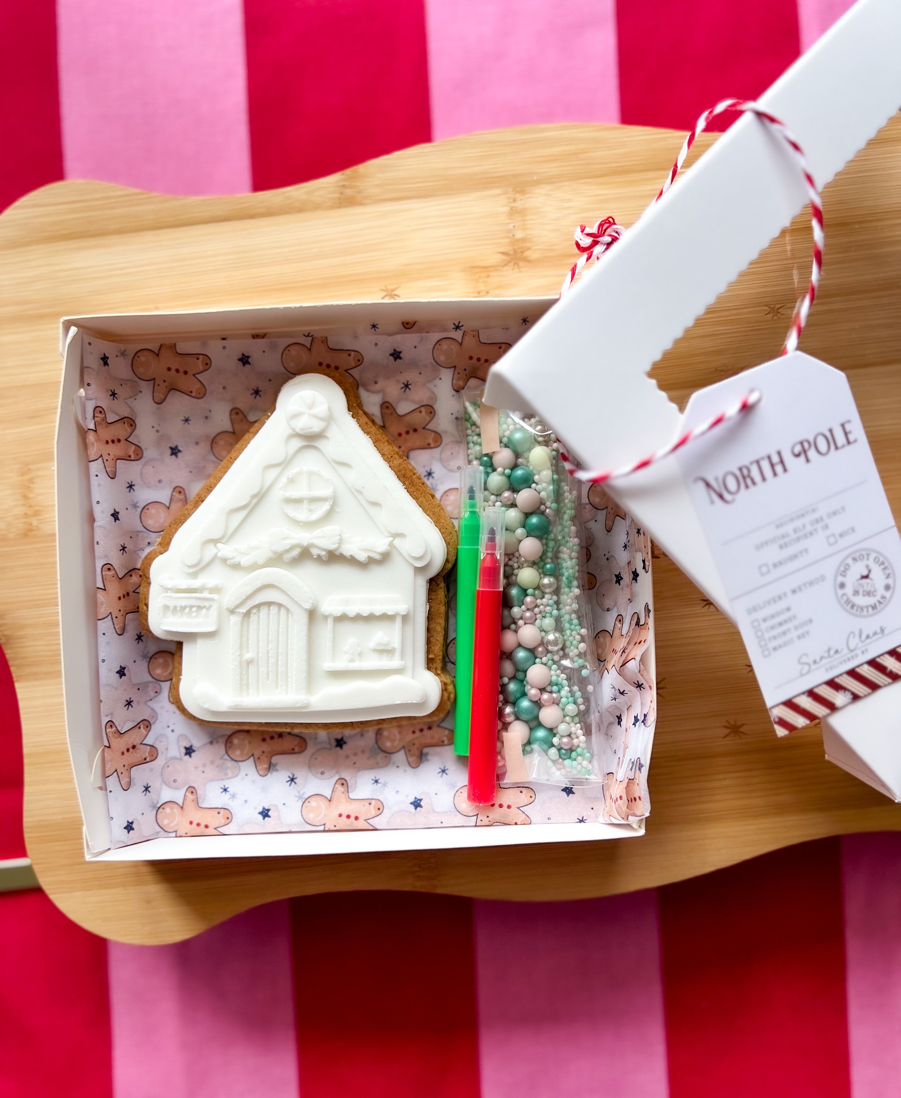 Colour your own gingerbread house- 1 PACK