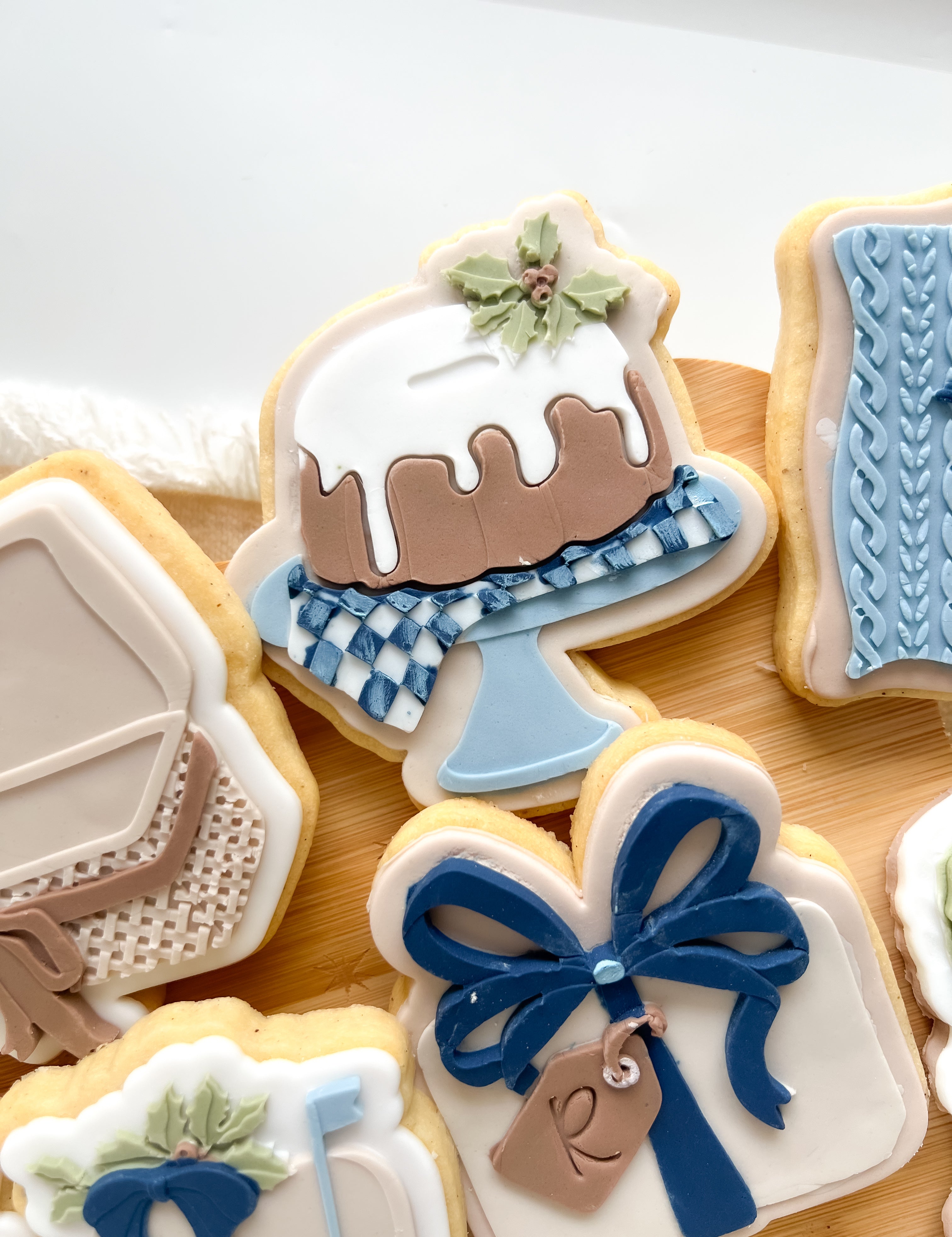 Christmas pudding/ cake debosser and cutter