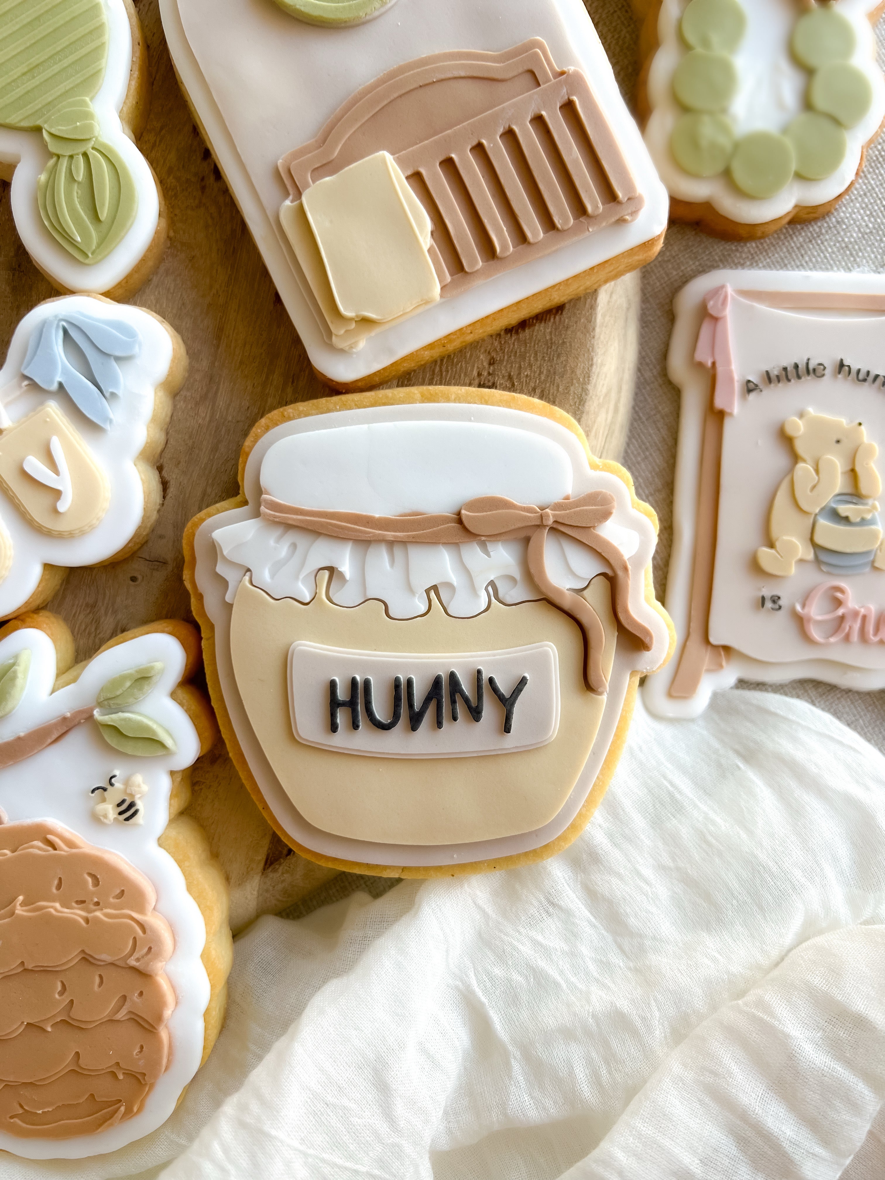 Hunny jar debosser and cutter