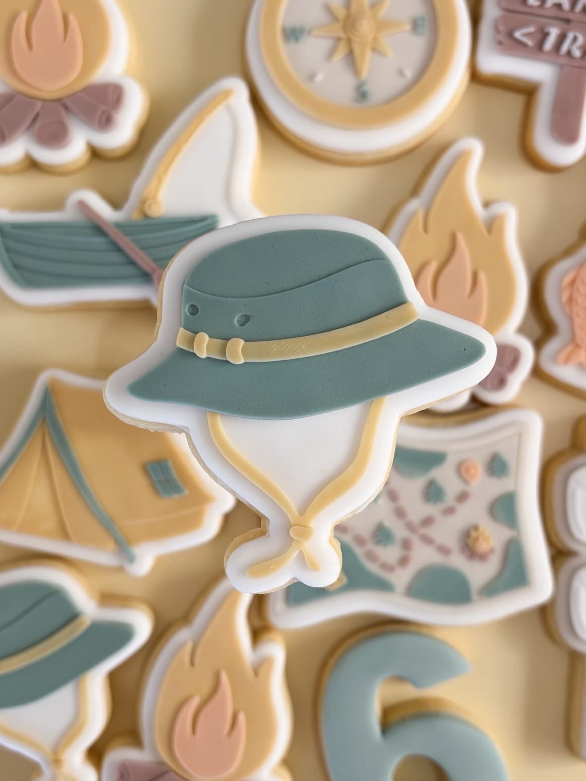 Bucket hat debosser and cutter