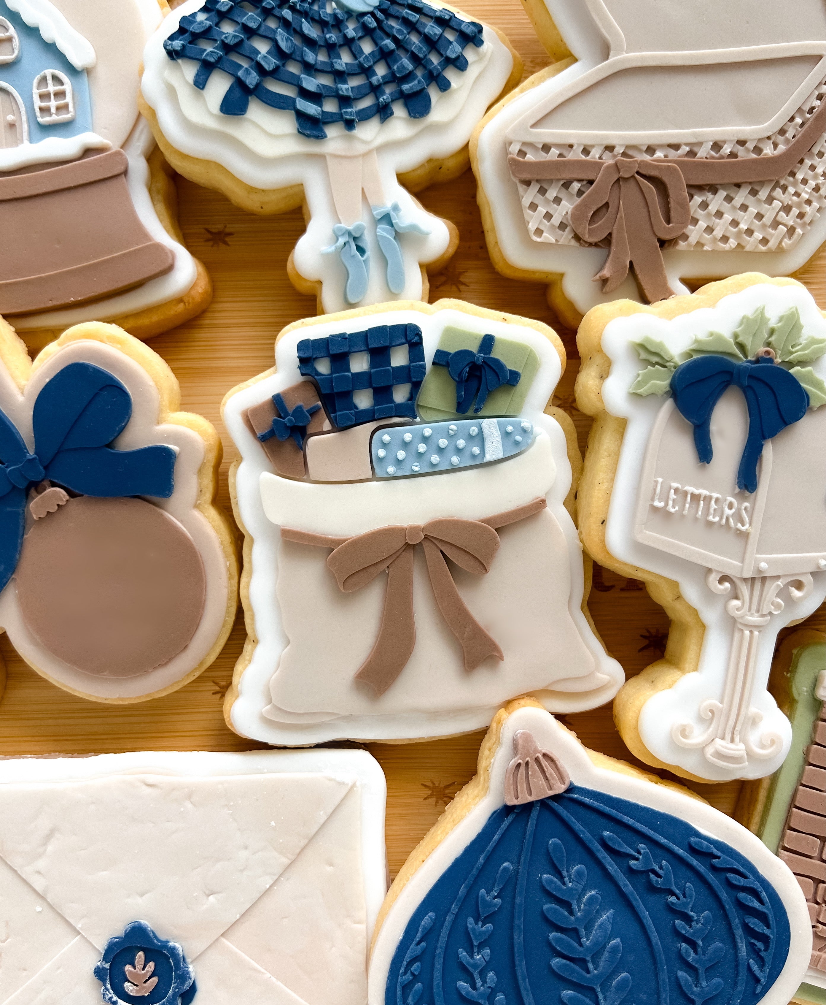 Sack of presents debosser and cutter