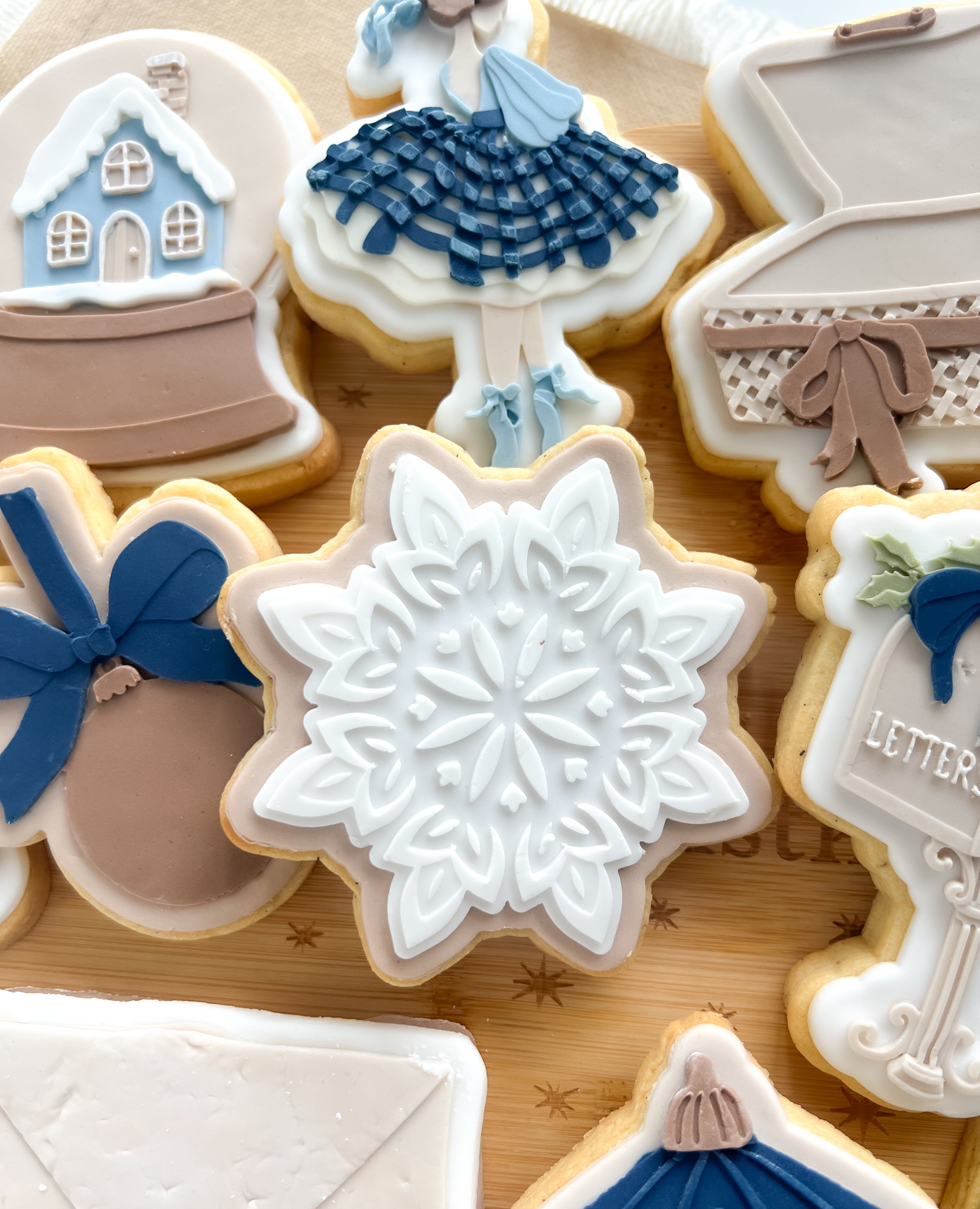 Snowflake debosser and cutter