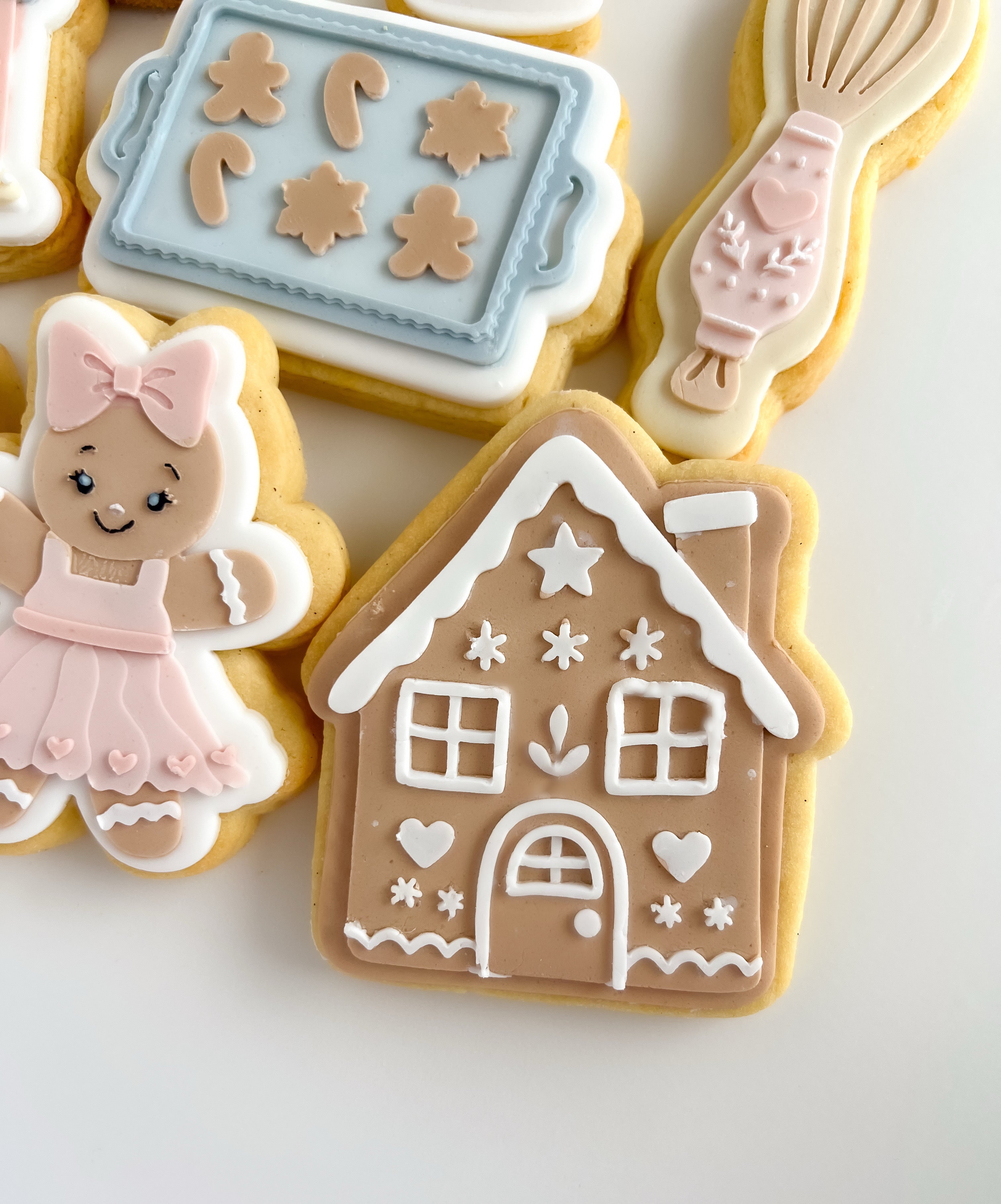 Gingerbread house V2 debosser and cutter