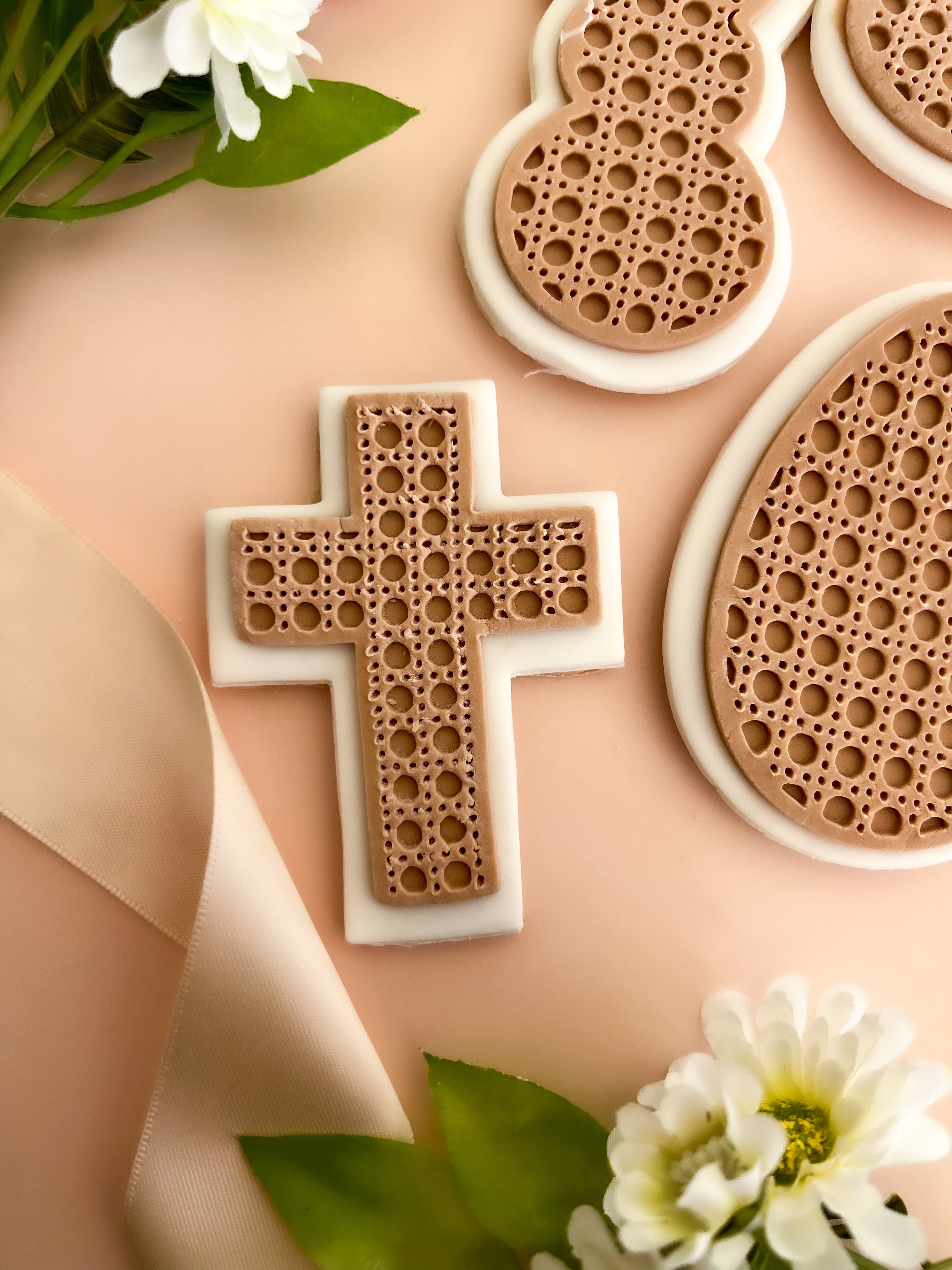 Rattan cross debosser and cutter