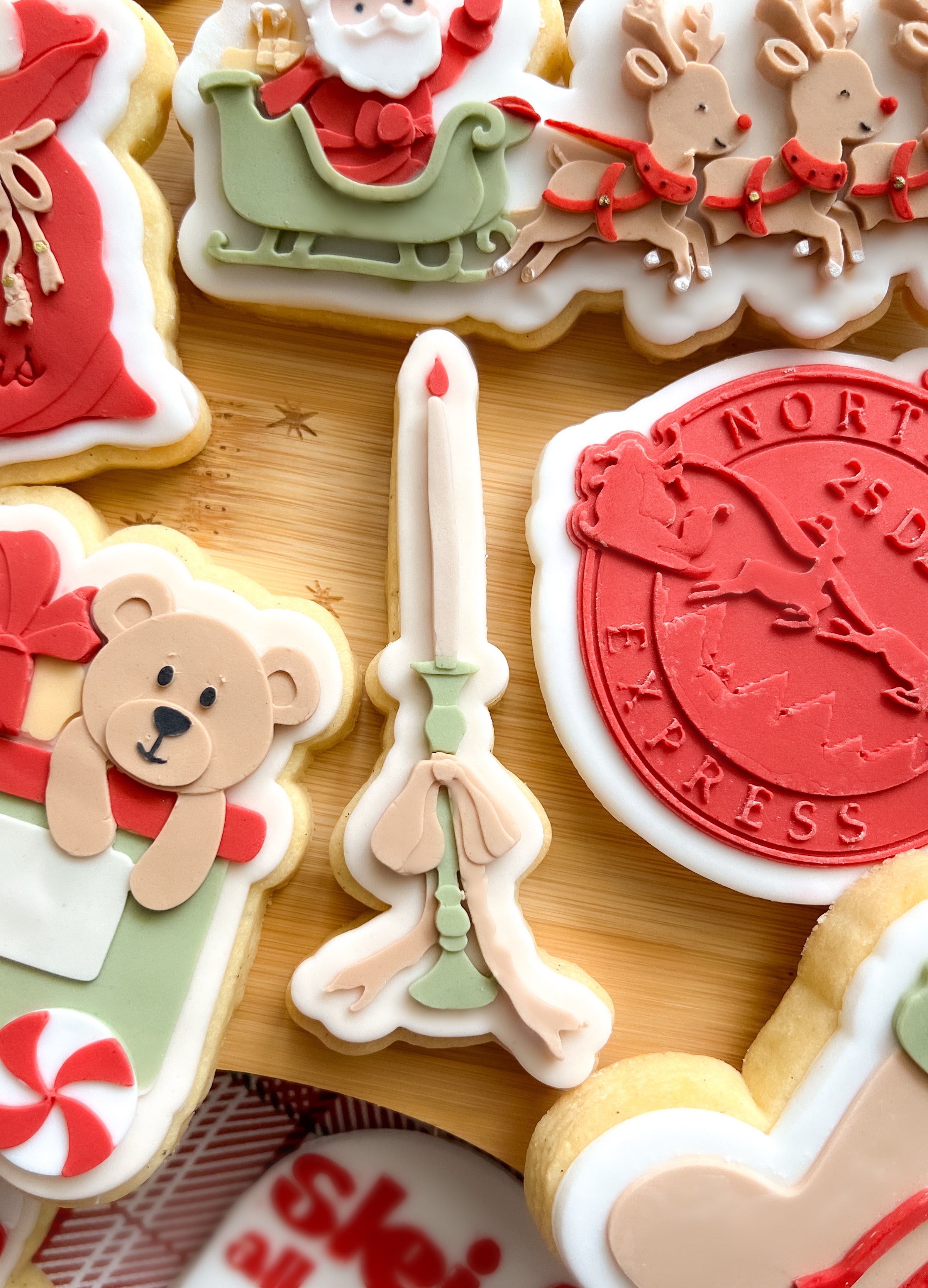 Candle with dainty bow debosser and cutter