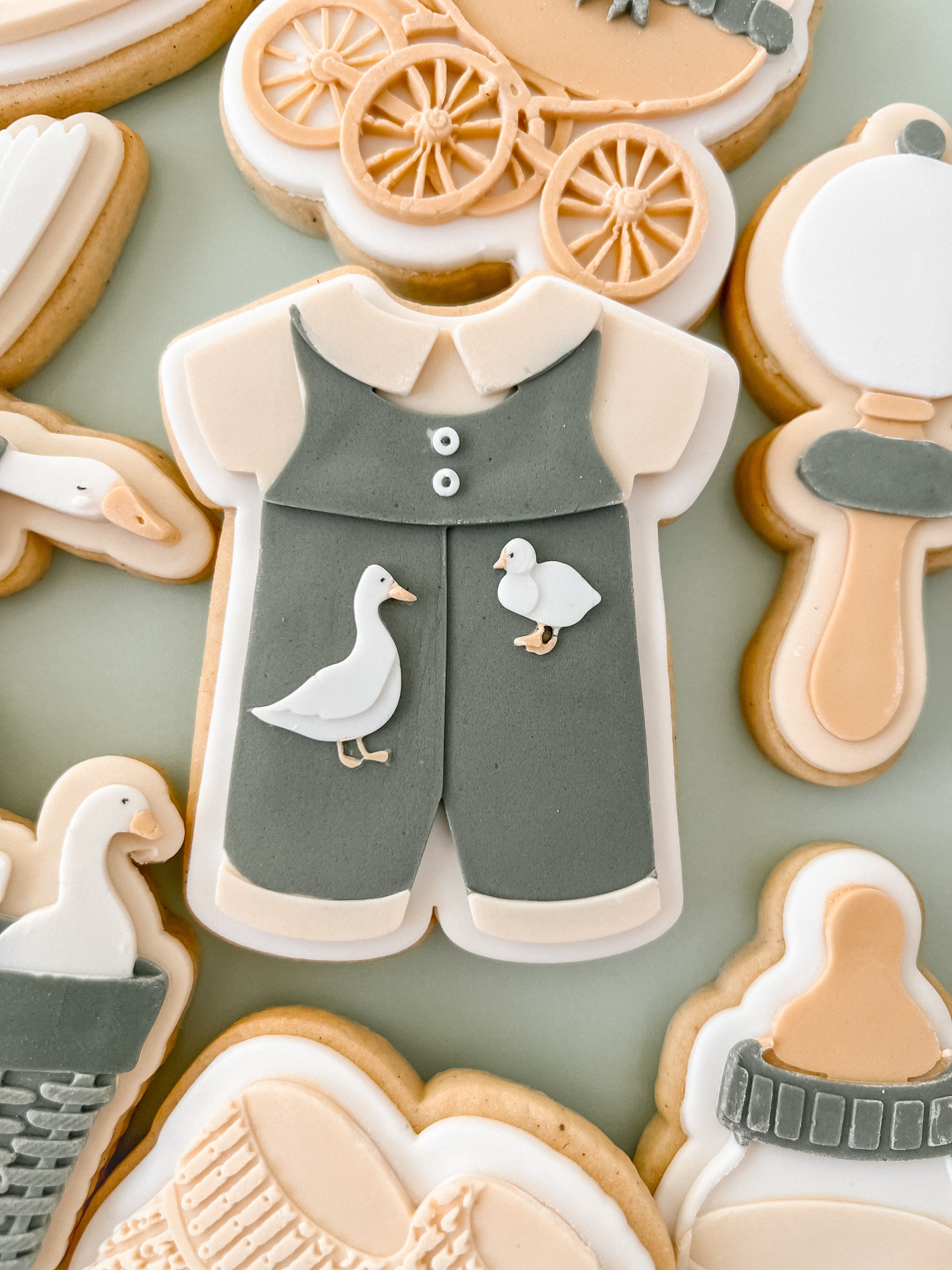 Baby onesie with geese debosser and cutter