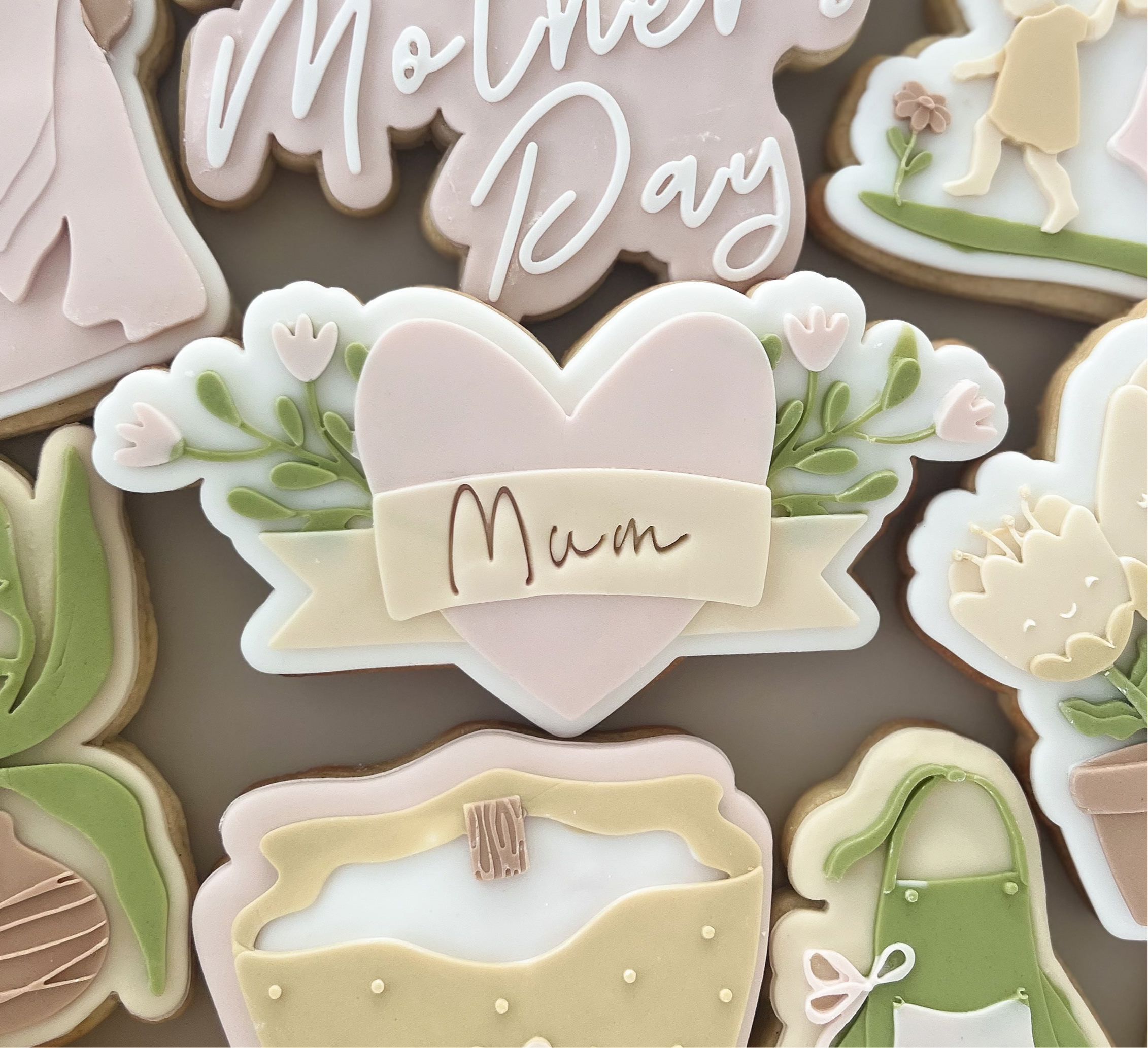 Blank heart with floral details debosser and cutter