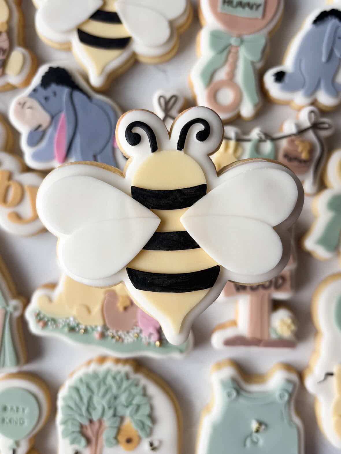 Bee debosser and cutter