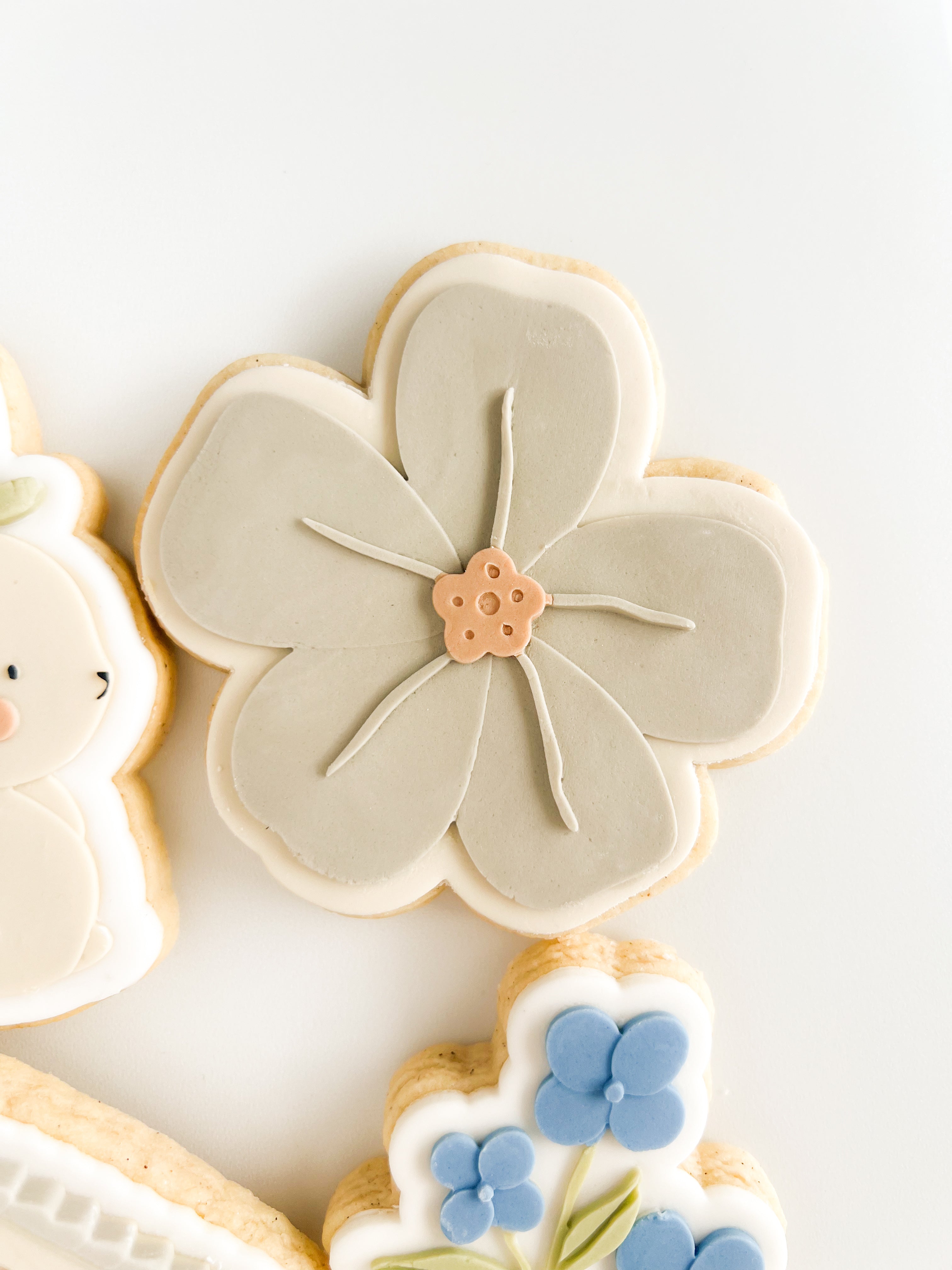 Flower pedal debosser and cutter