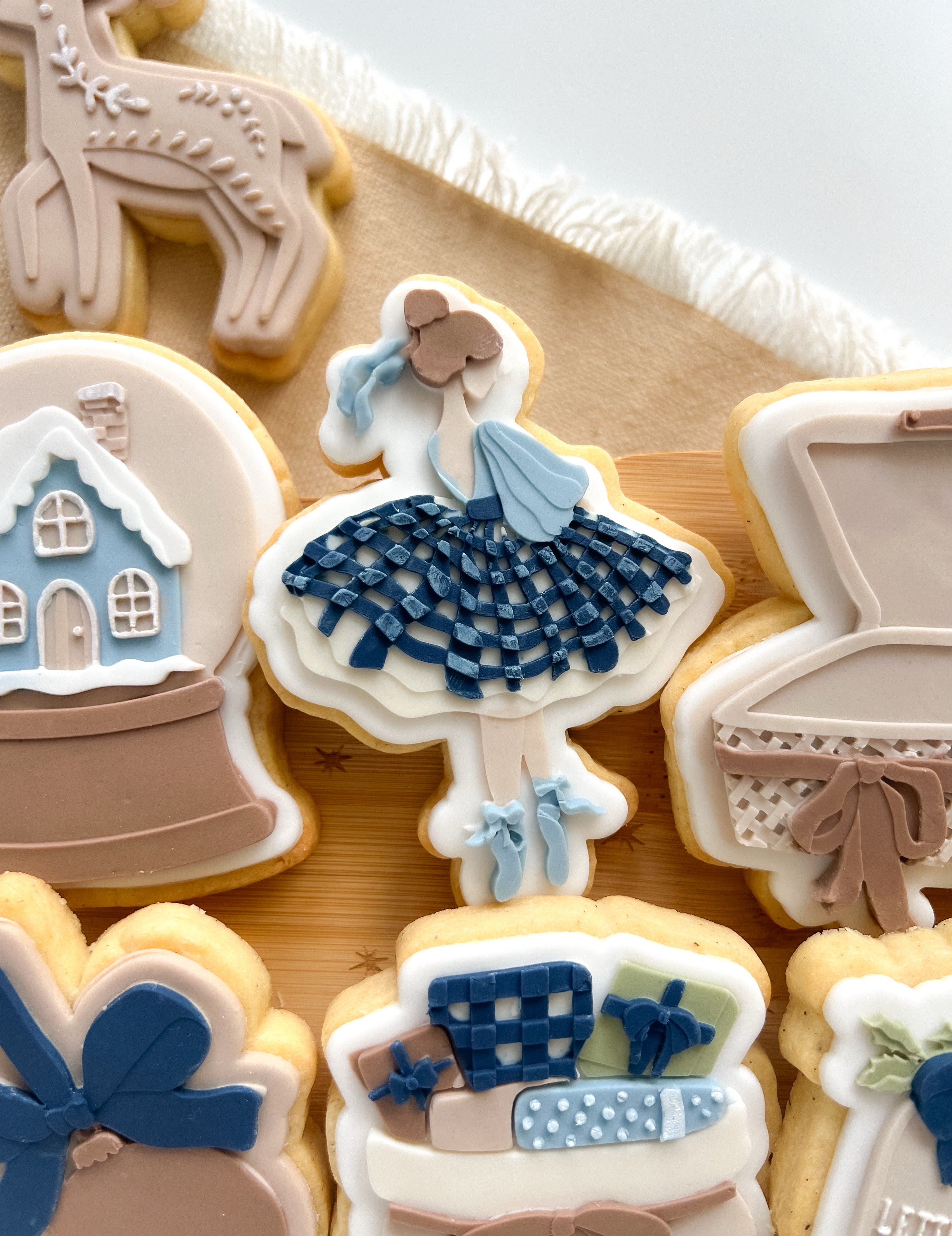 Ballerina debosser and cutter