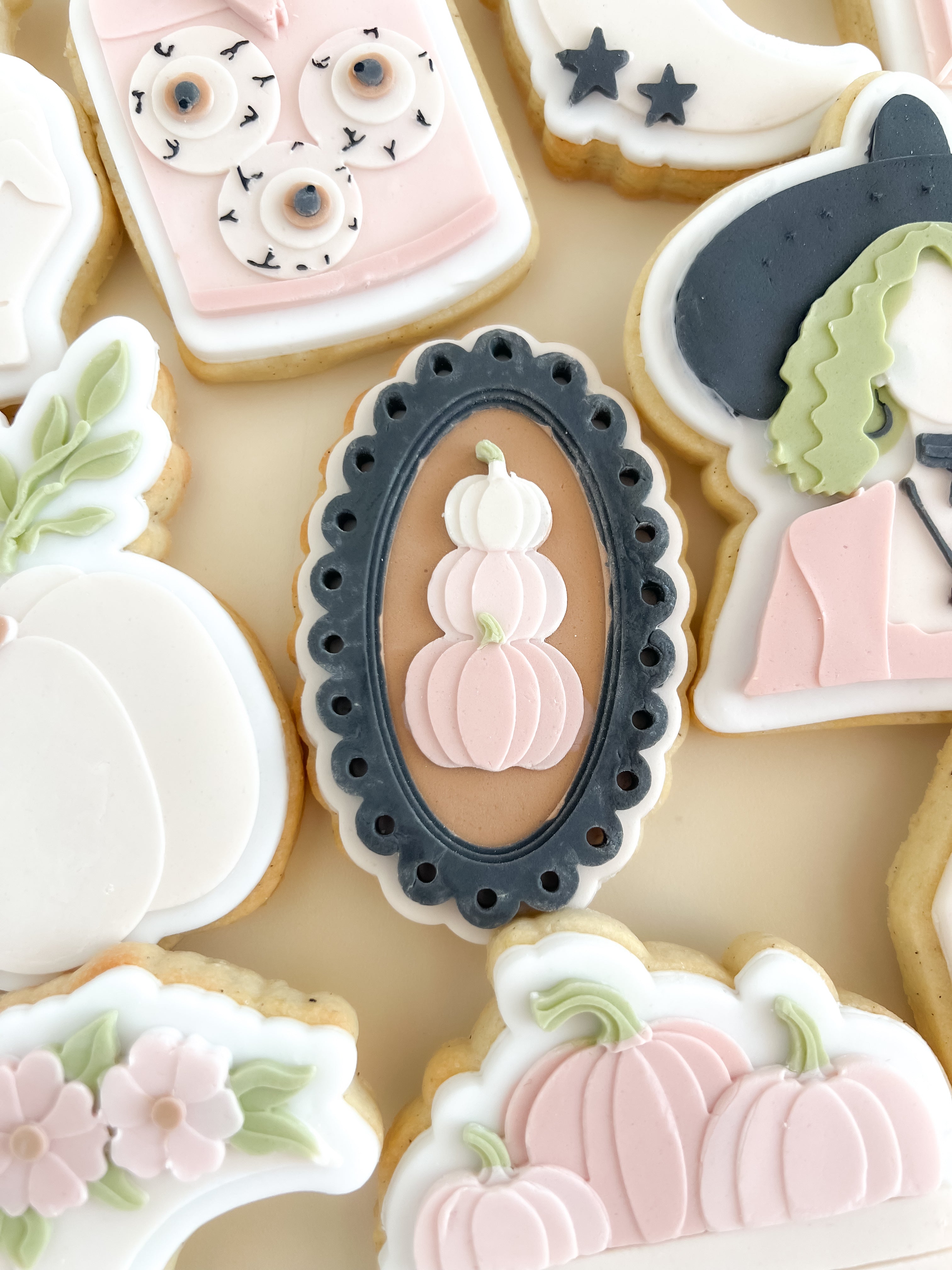 Pumpkins in scalloped frame debosser and cutter