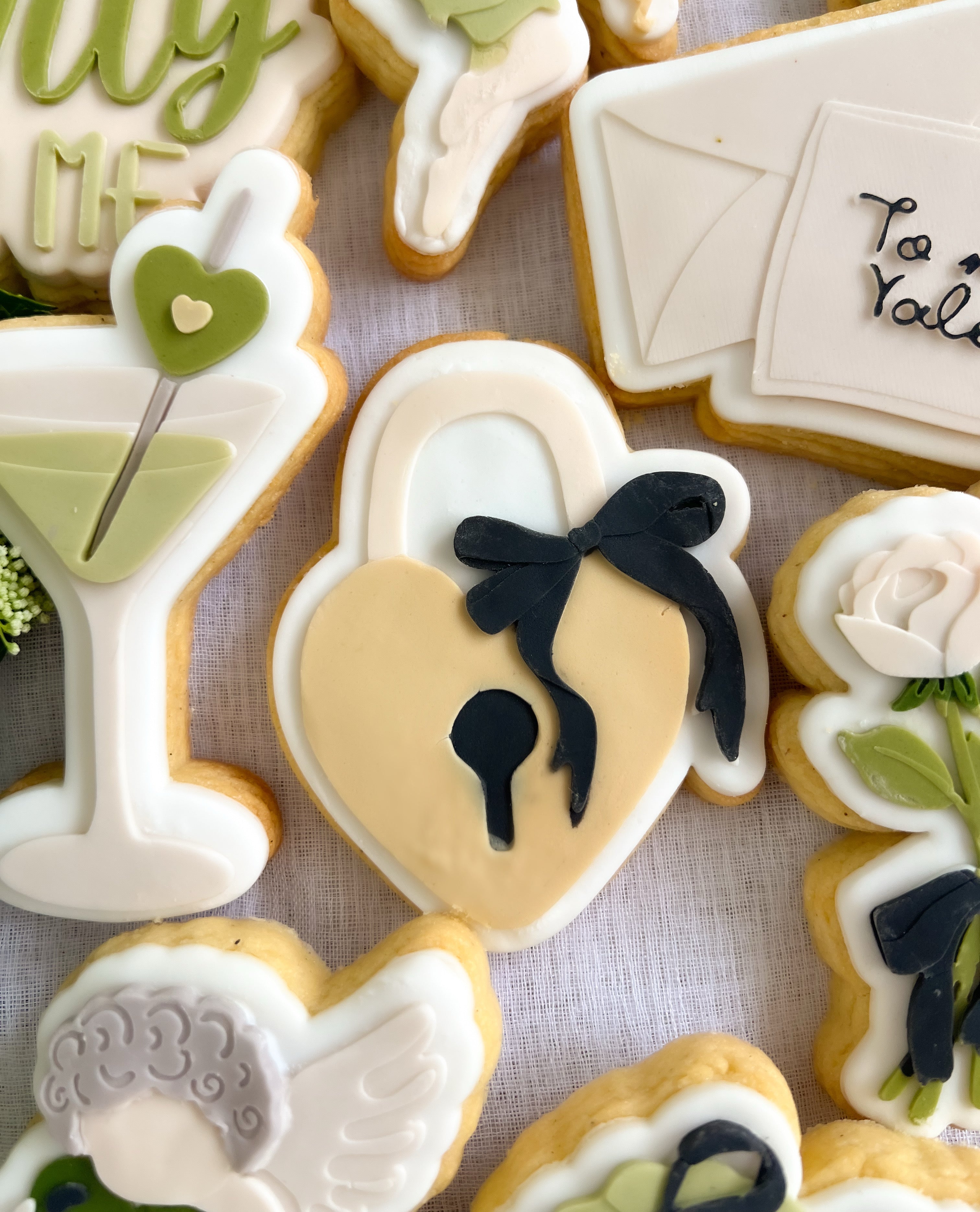 Heart lock with bow debosser and cutter