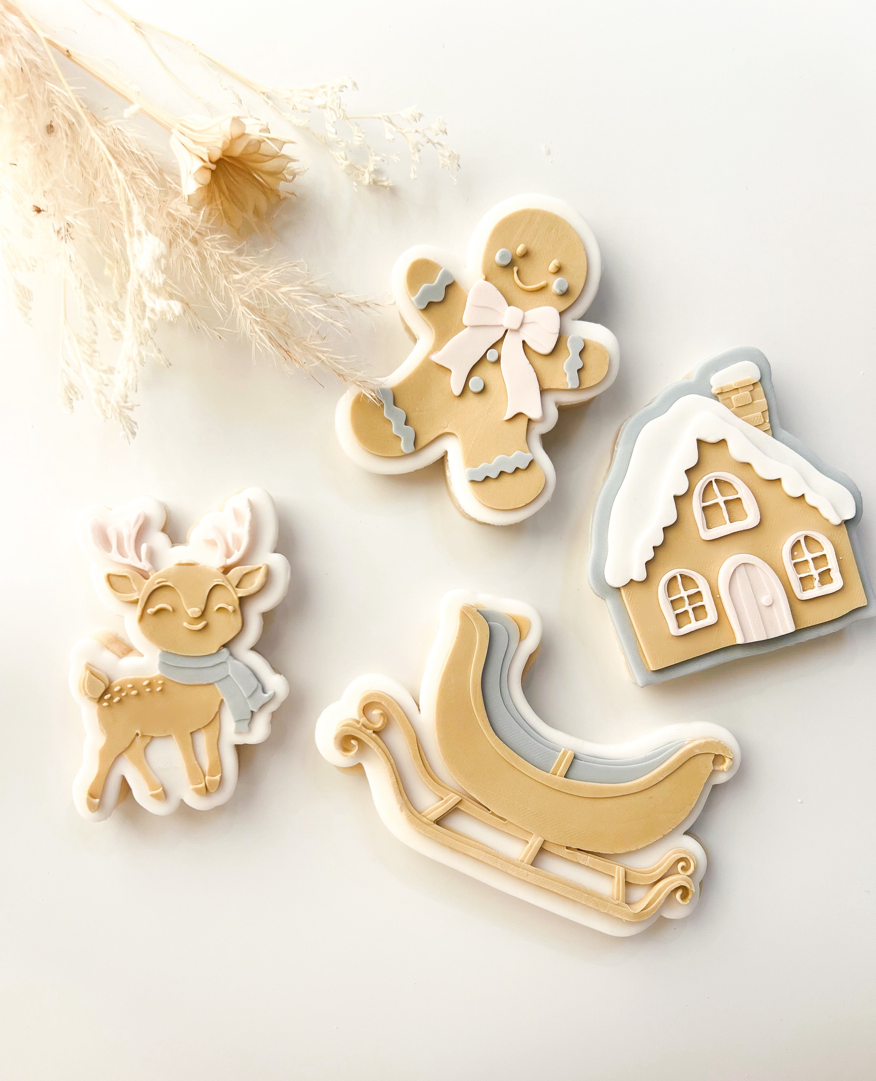 Gingerbread house V1 debosser and cutter