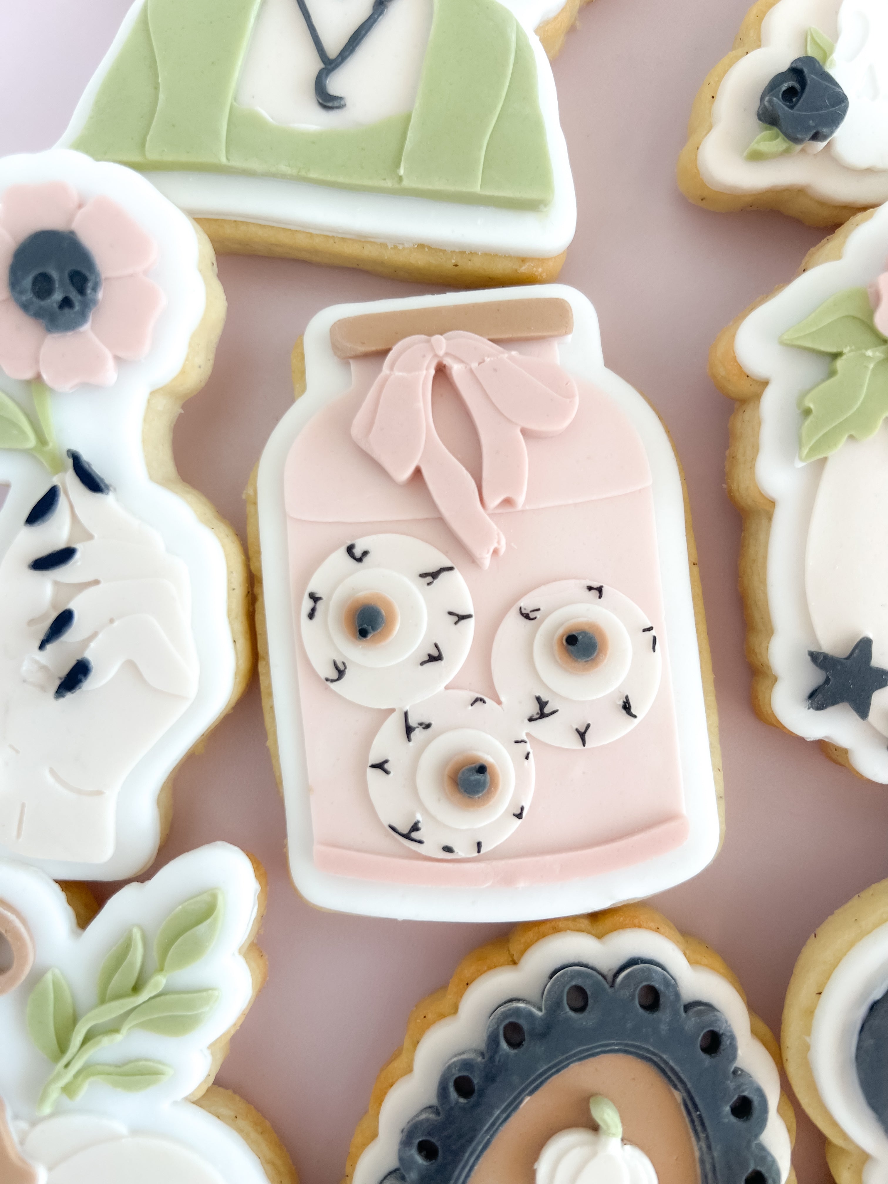 Eyeball jar debosser and cutter