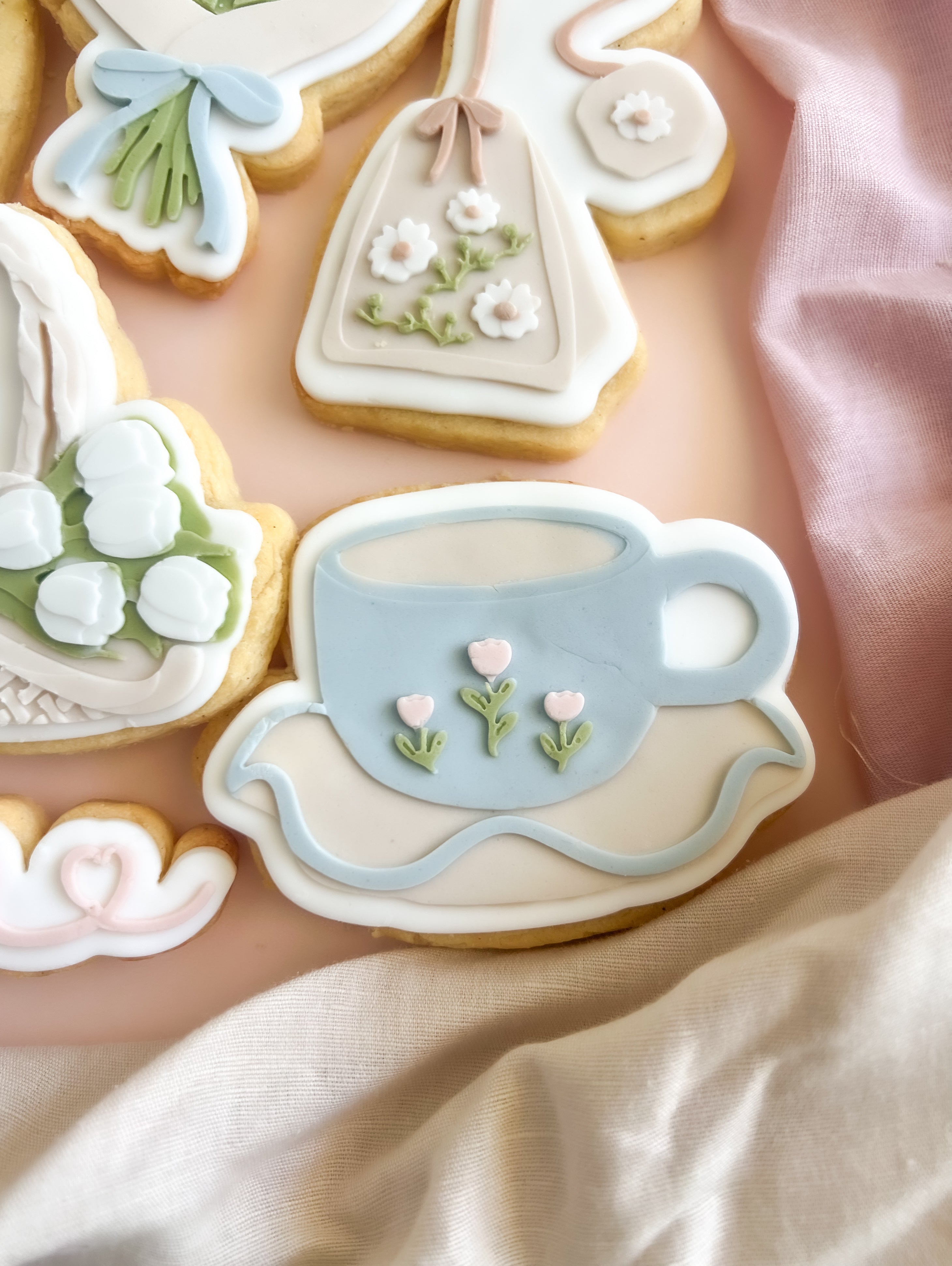 Teacup with tulips debosser and cutter