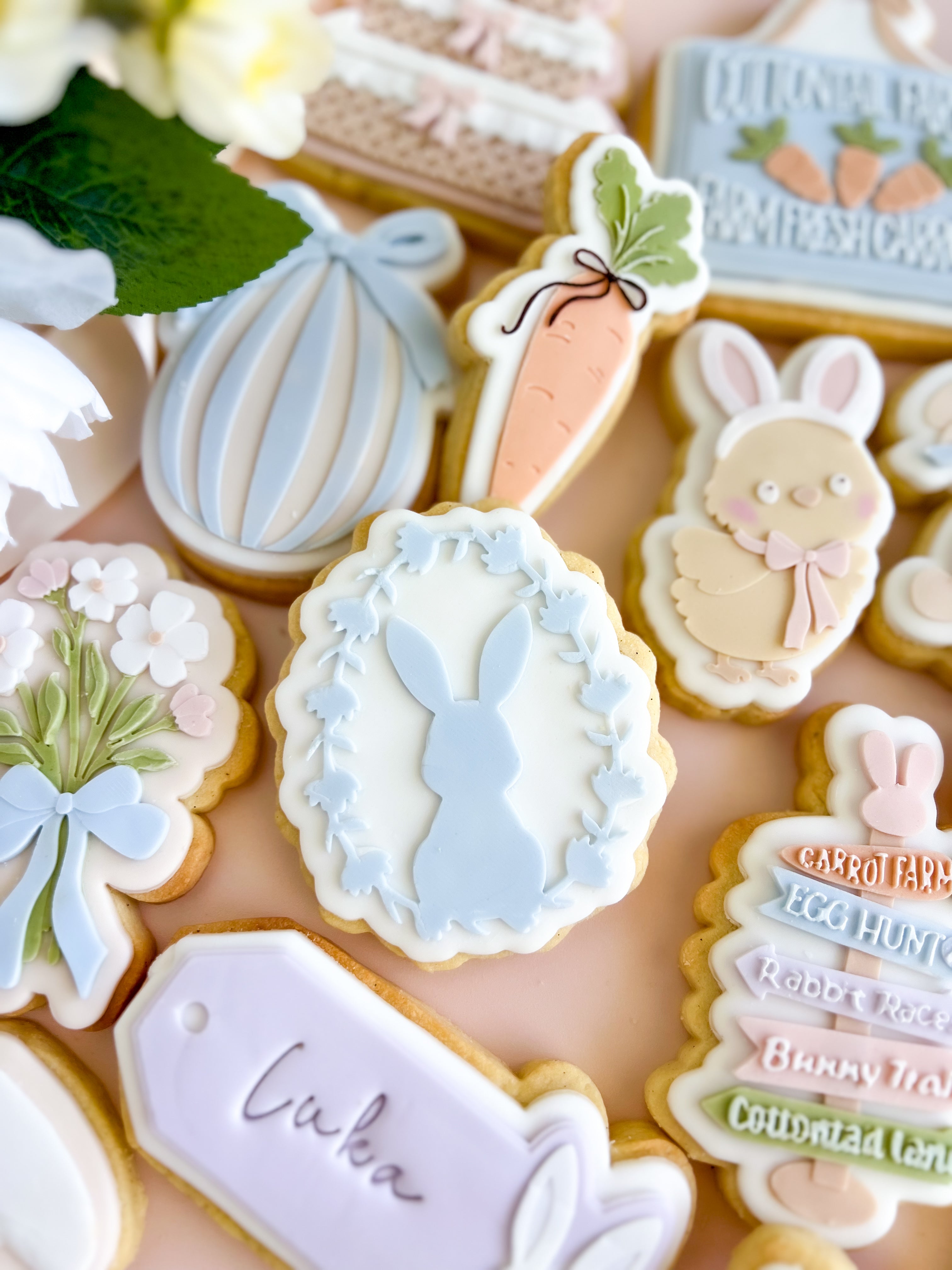 Silhouette bunny in floral frame V2 debosser and cutter