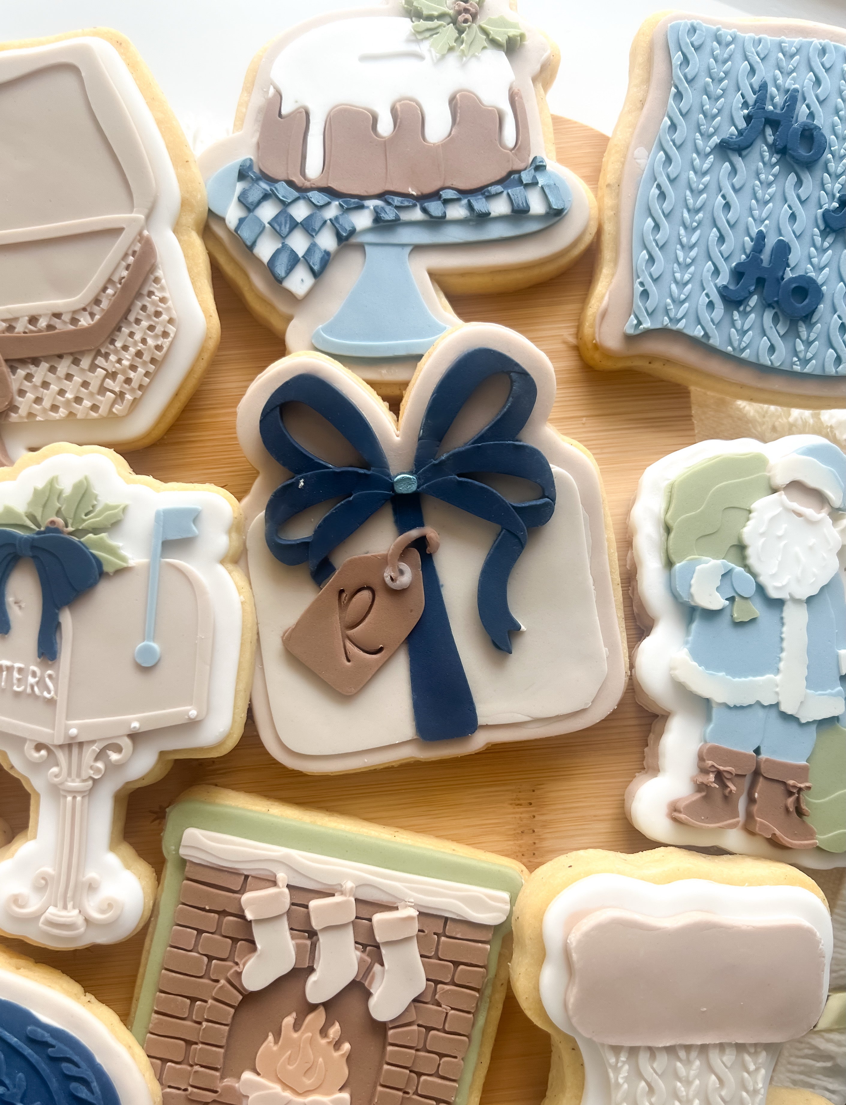 Present with tag and bow debosser and cutter