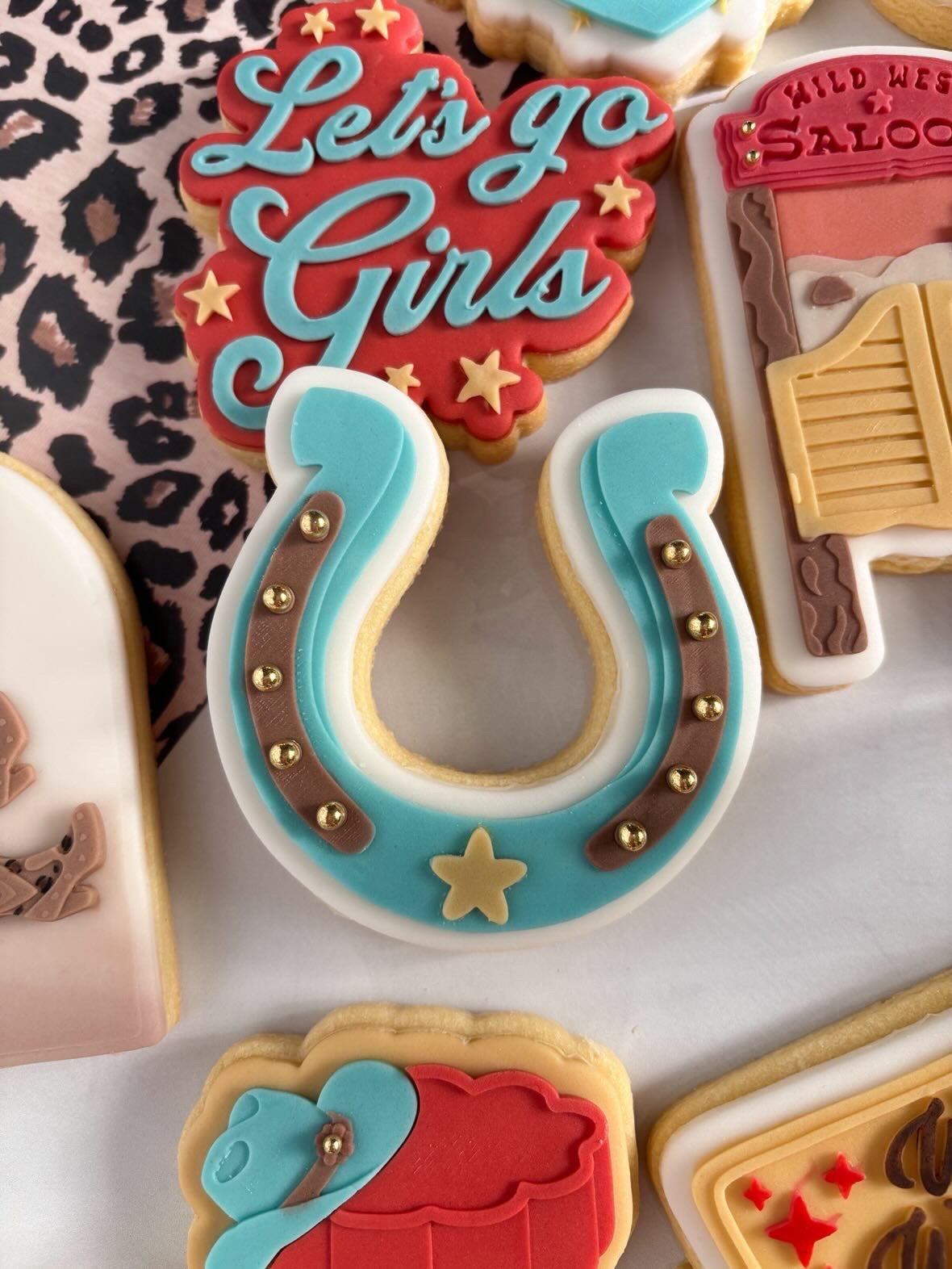 Horseshoe with star debosser and cutter