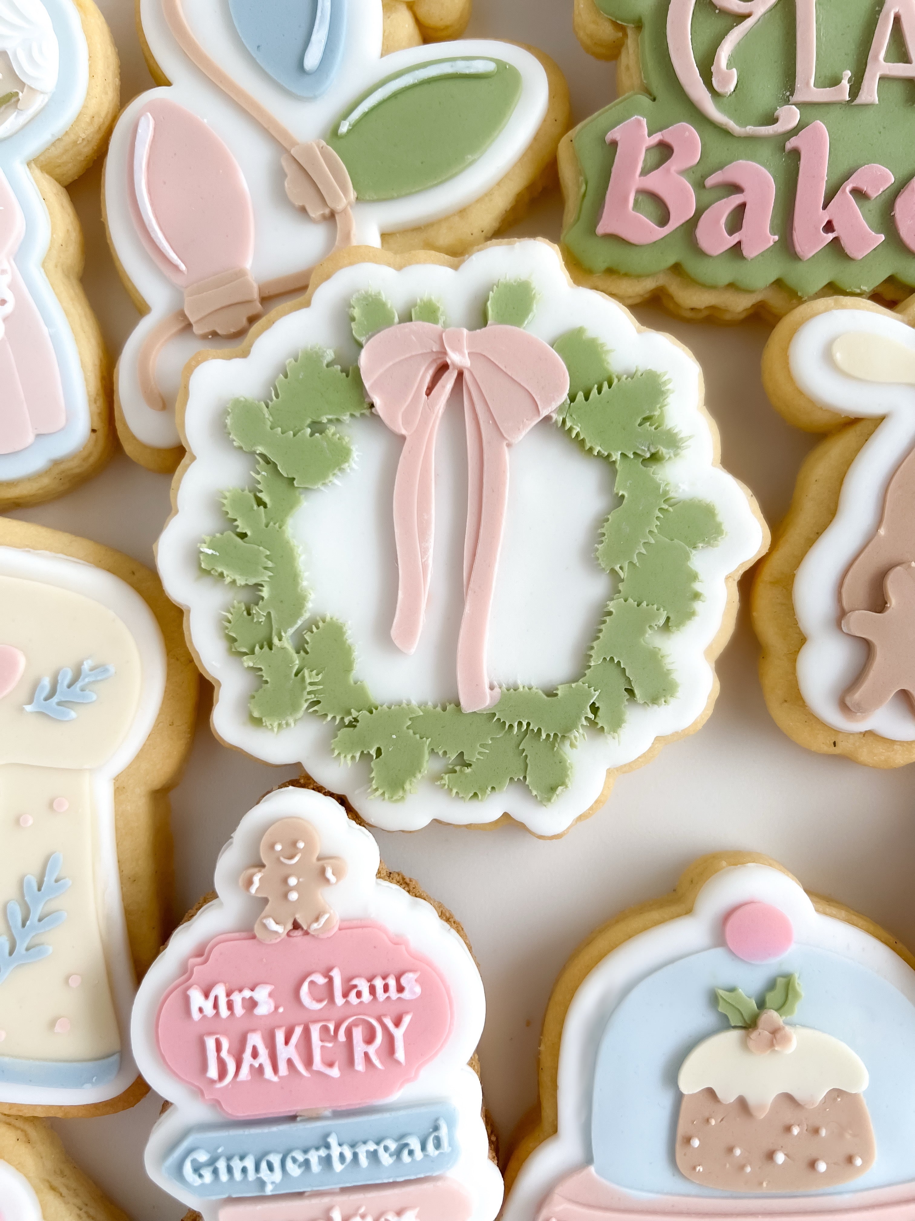 Christmas wreath with bow debosser and cutter