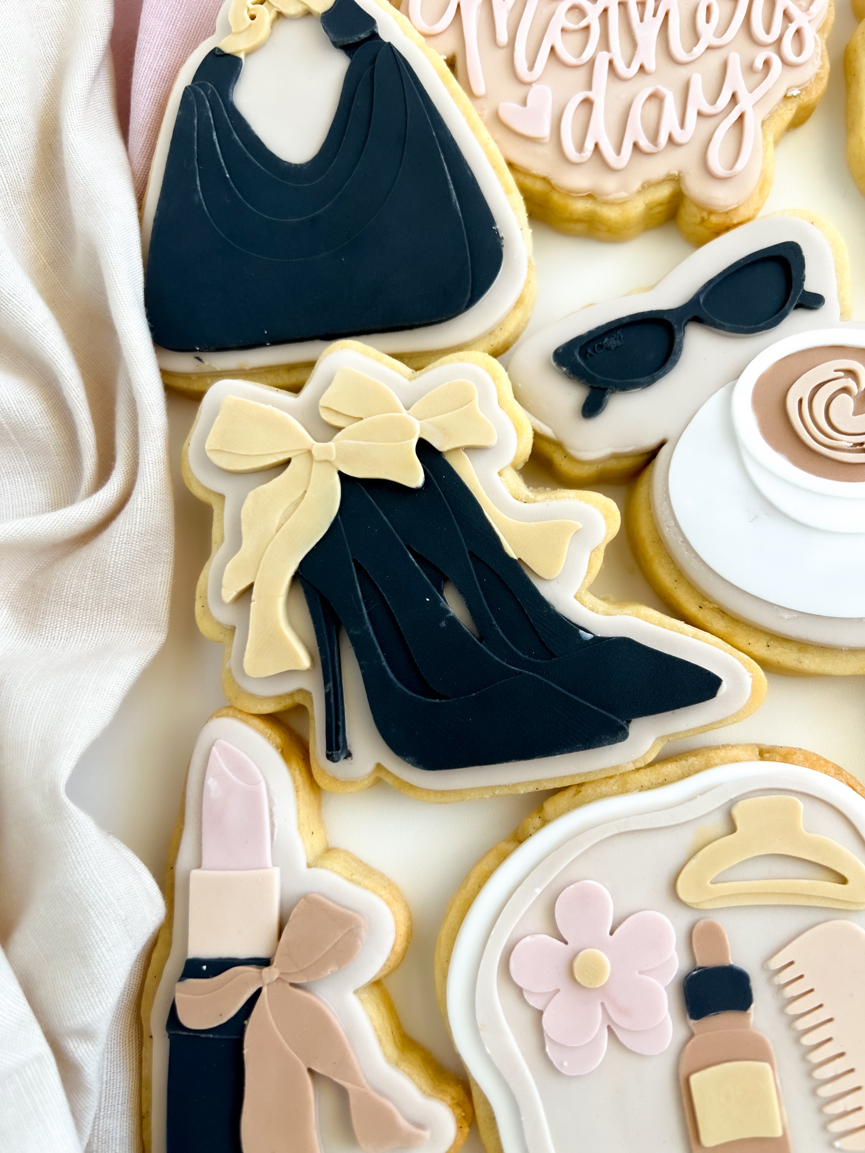 Heels with bows V2 debosser and cutter