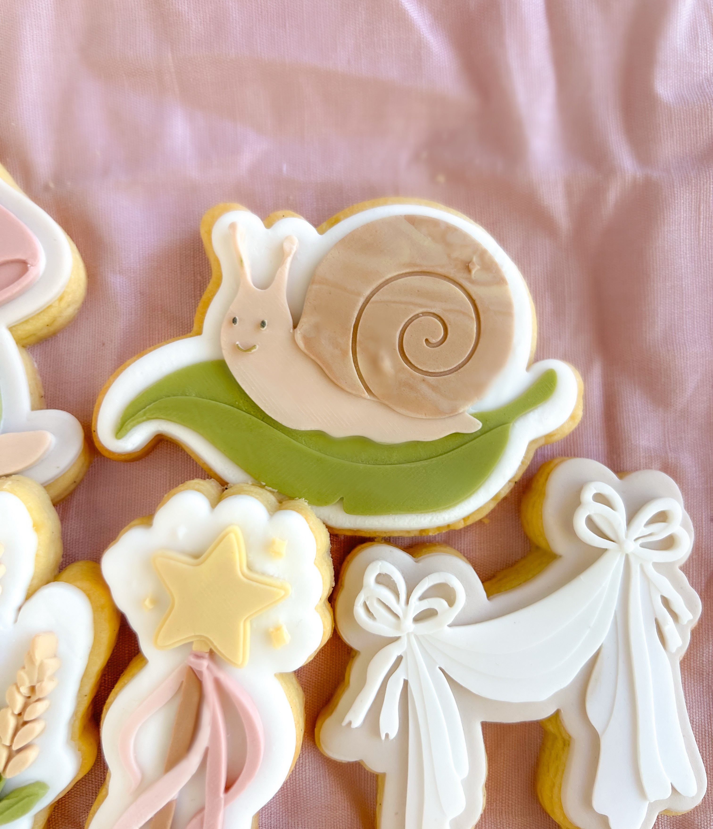 Snail on leaf debosser and cutter
