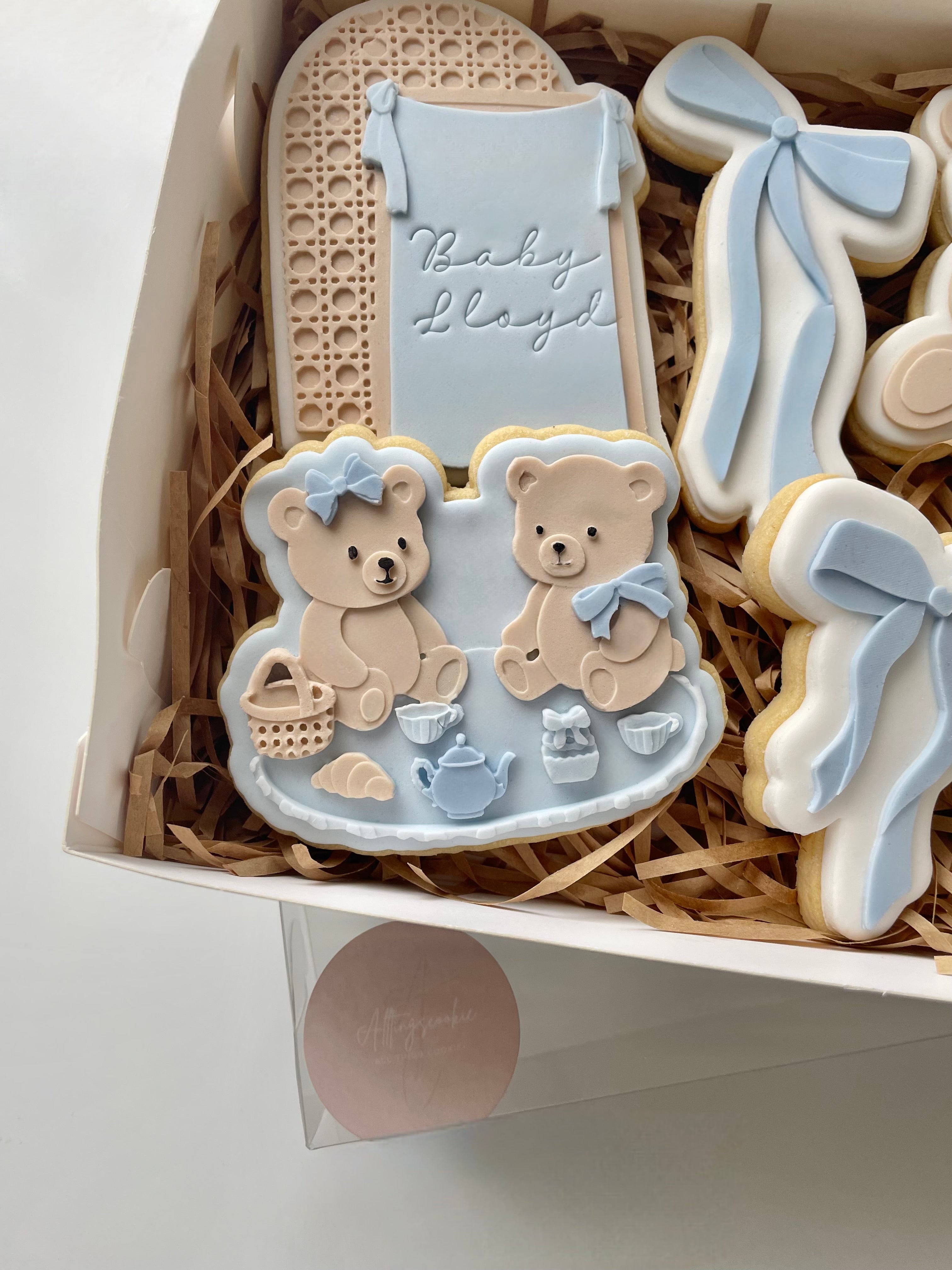 Teddies having picnic debosser and cutter