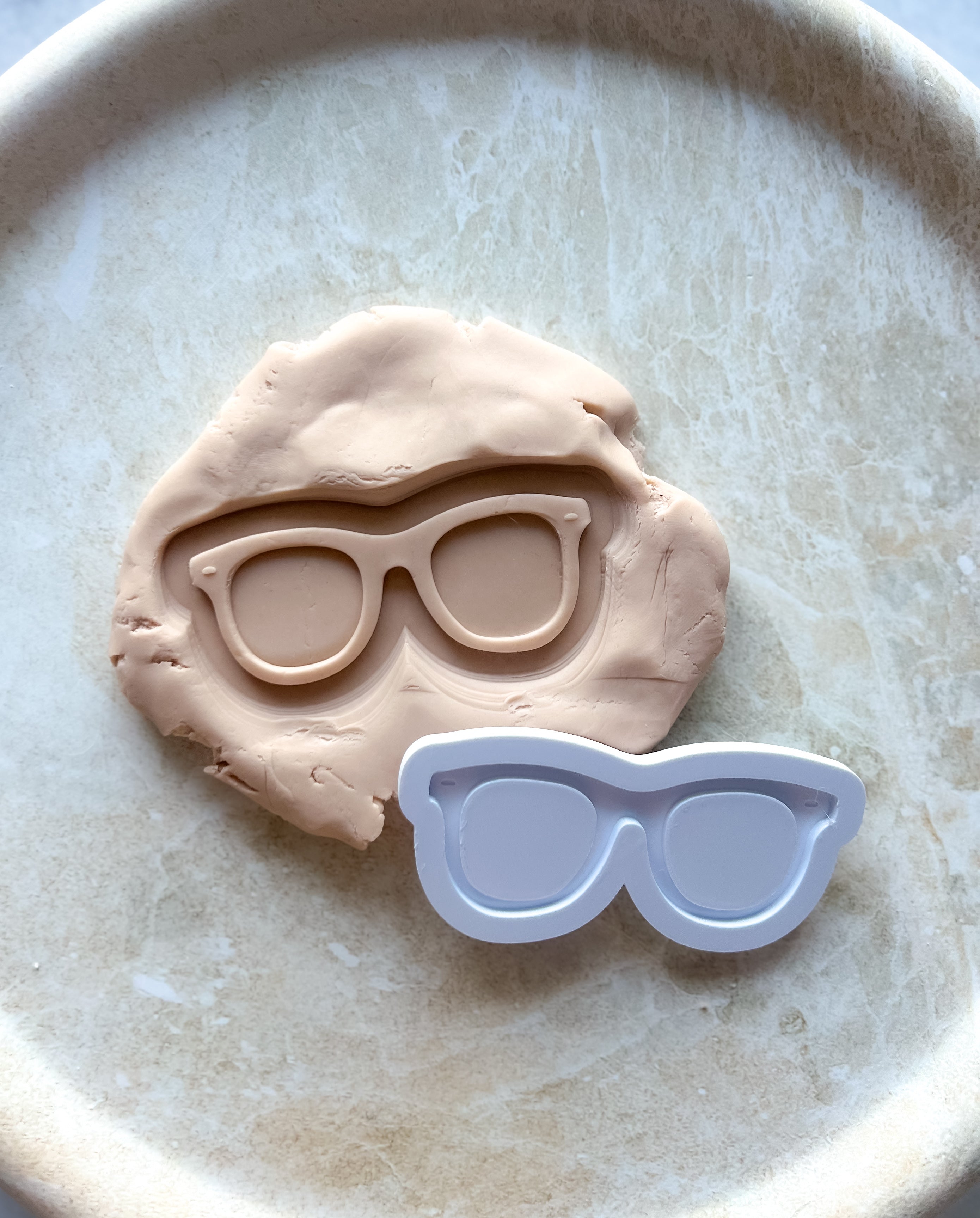 Plain sunglasses debosser and cutter