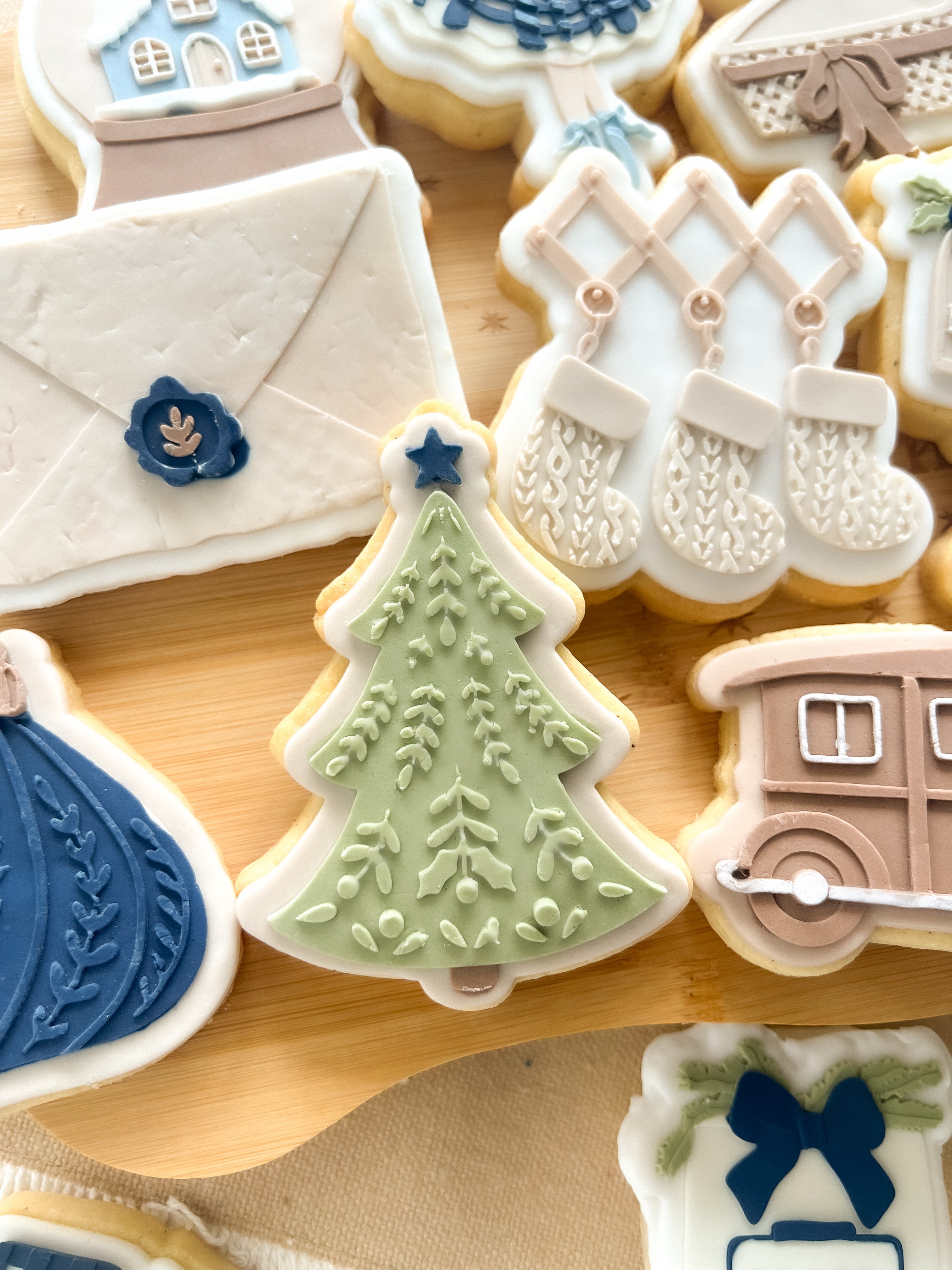 Christmas tree V2 debosser and cutter