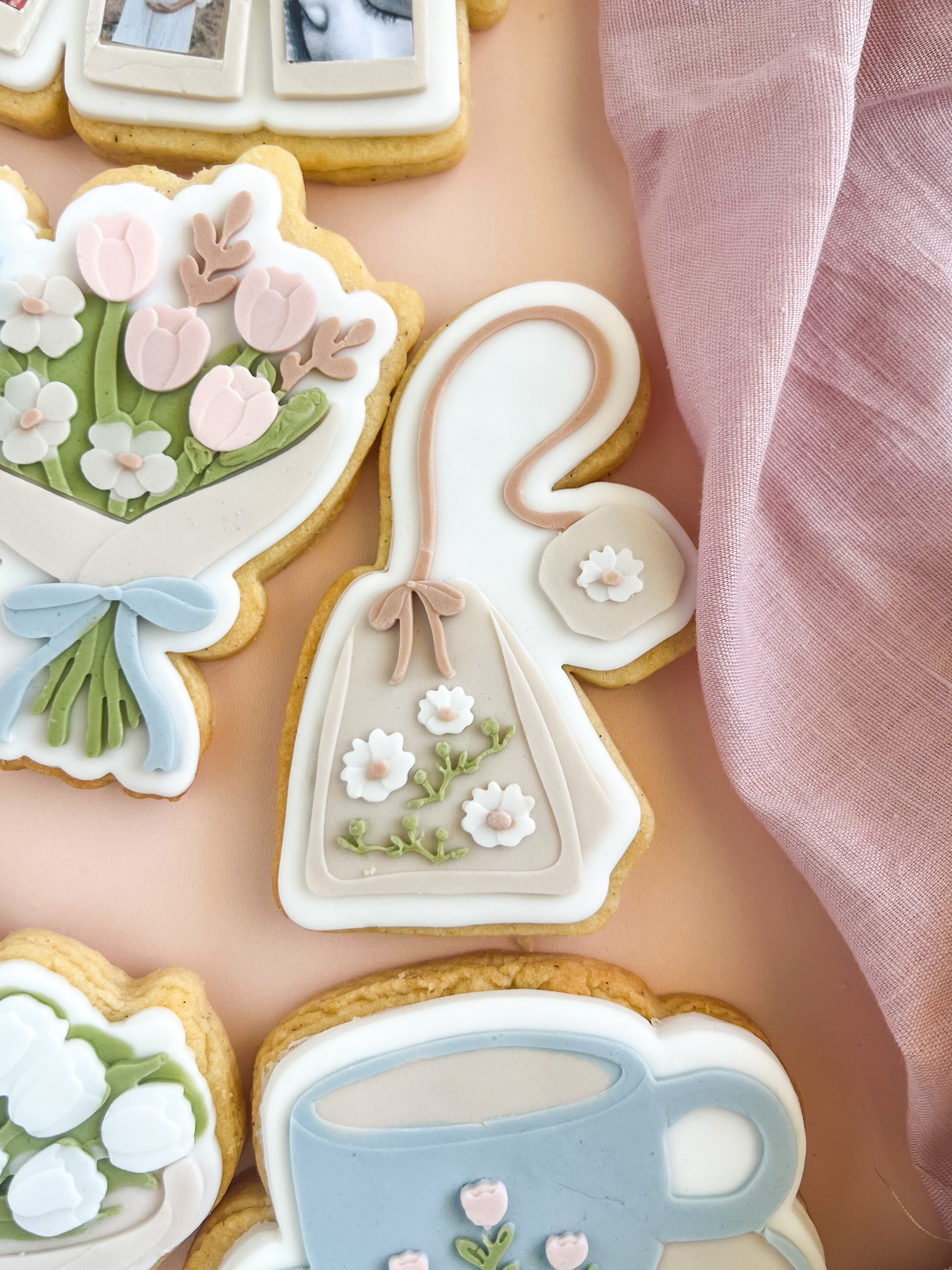 Floral teabag debosser and cutter