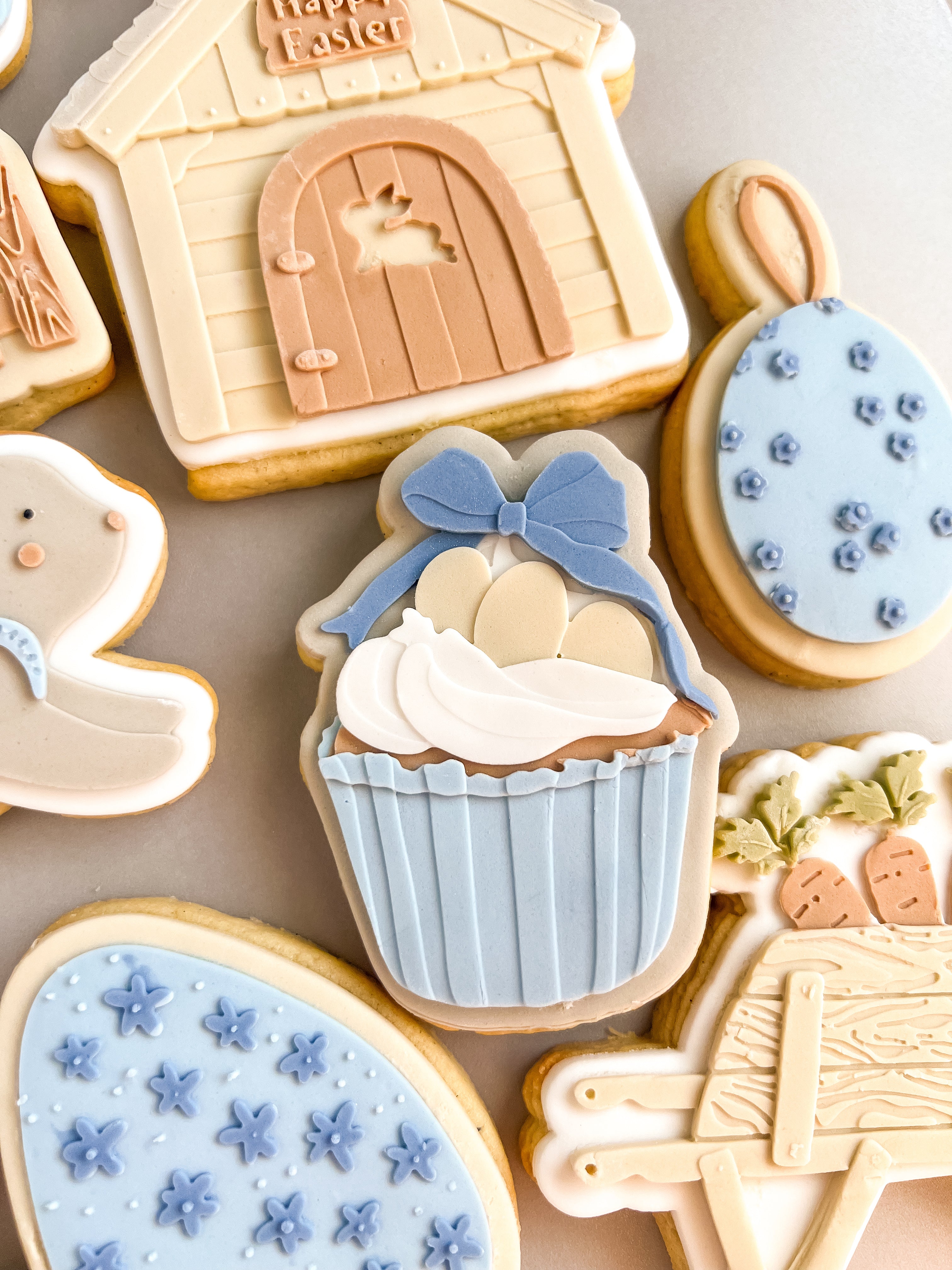 Bow and egg cupcake debosser and cutter