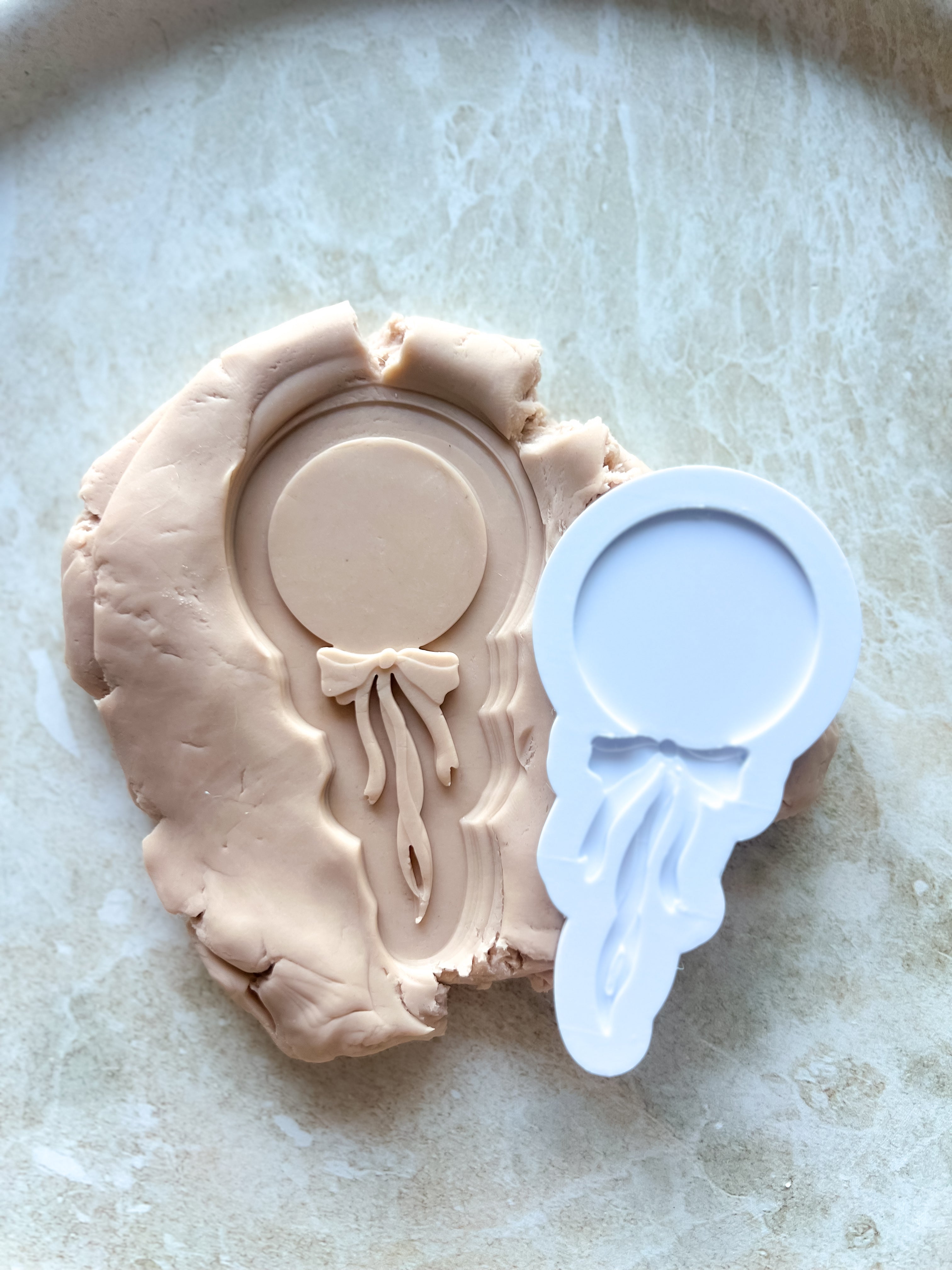 Single balloon V2 debosser and cutter