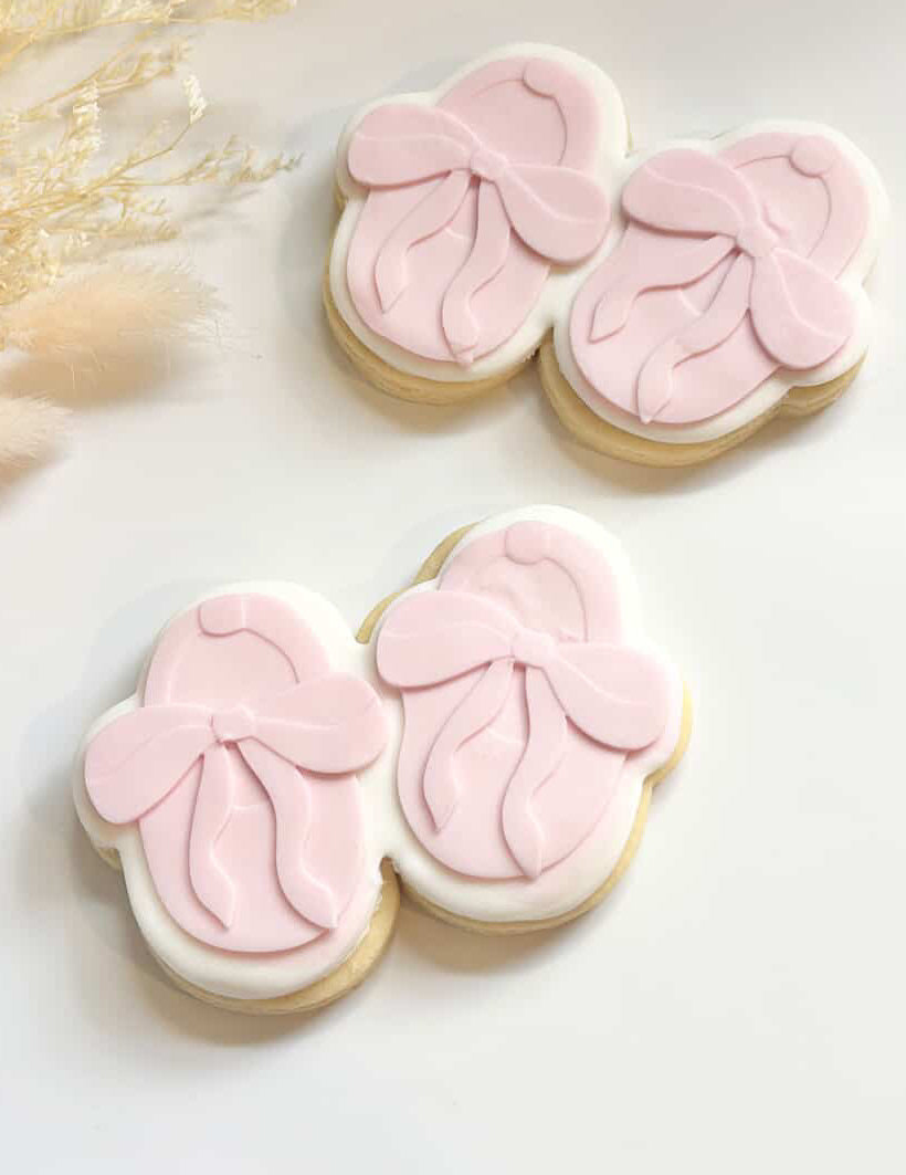 Baby shoes with bow V3 debosser and cutter