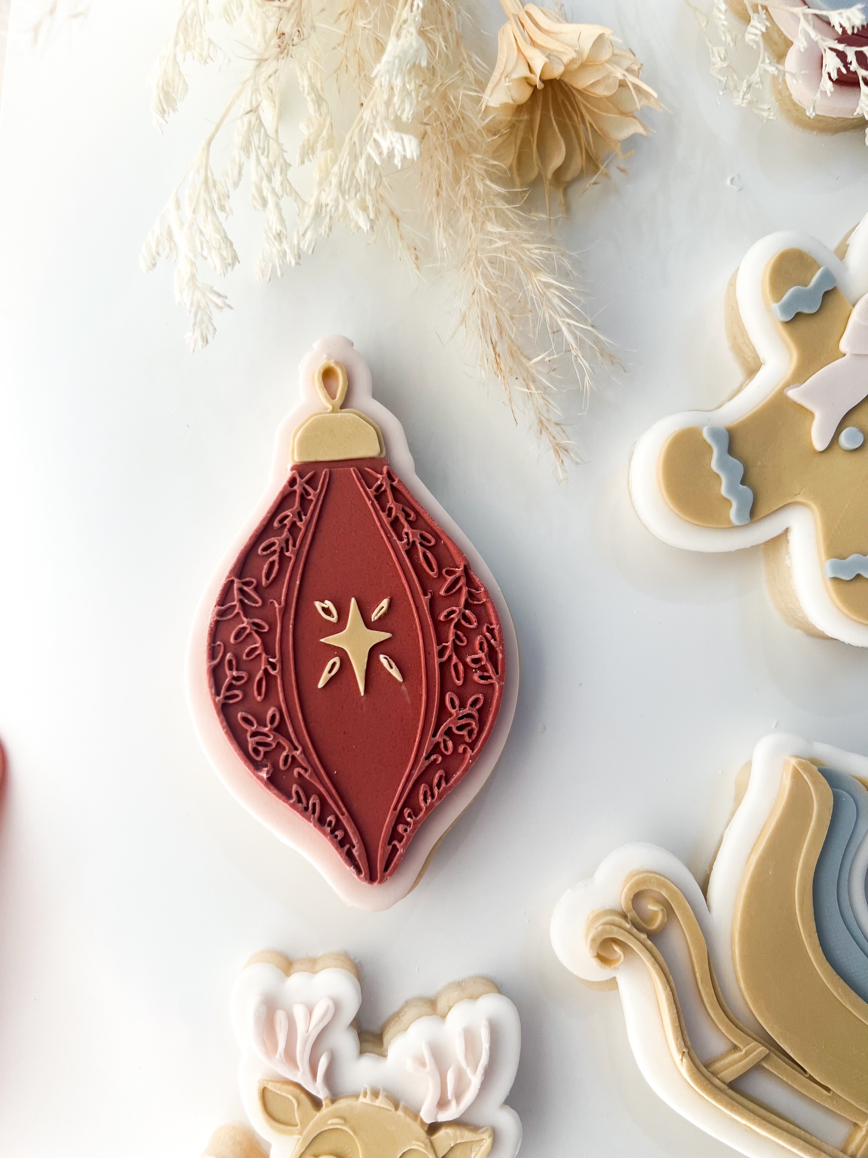 Bauble debosser and cutter