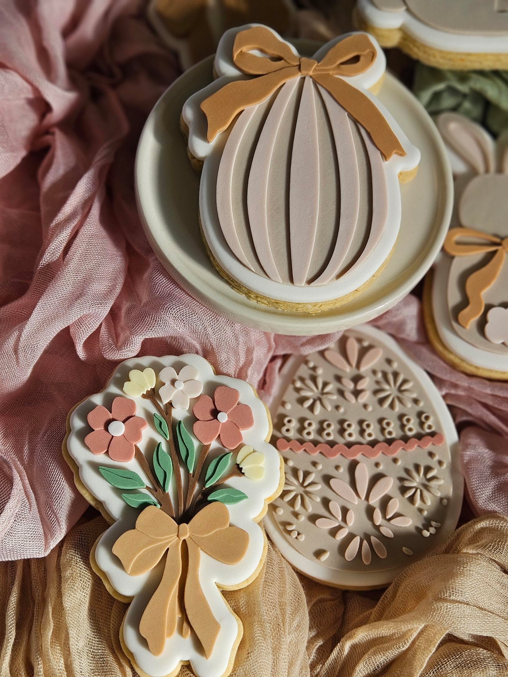 Floral bouquet V4 debosser and cutter