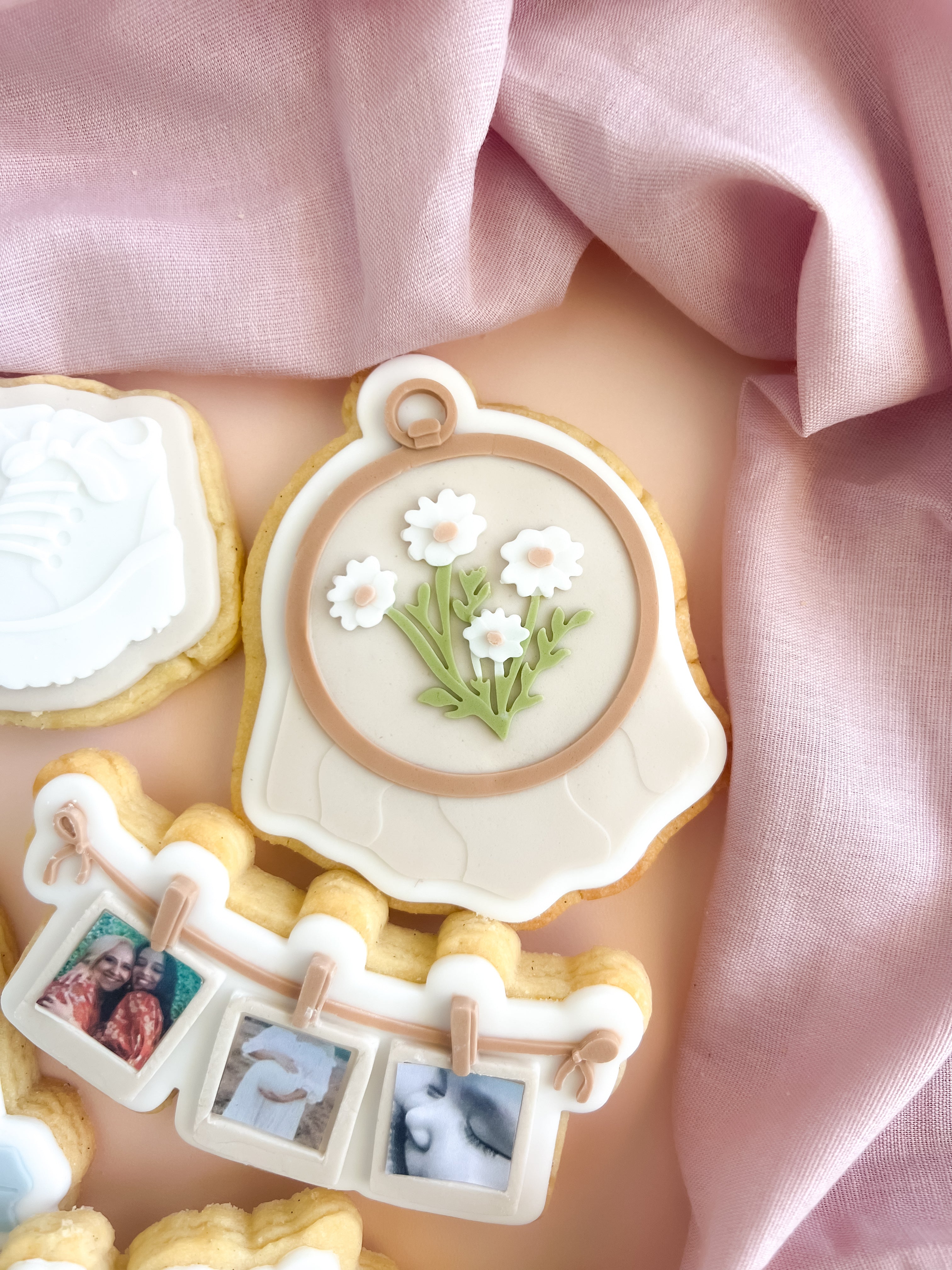 Embroidery hoop debosser and cutter