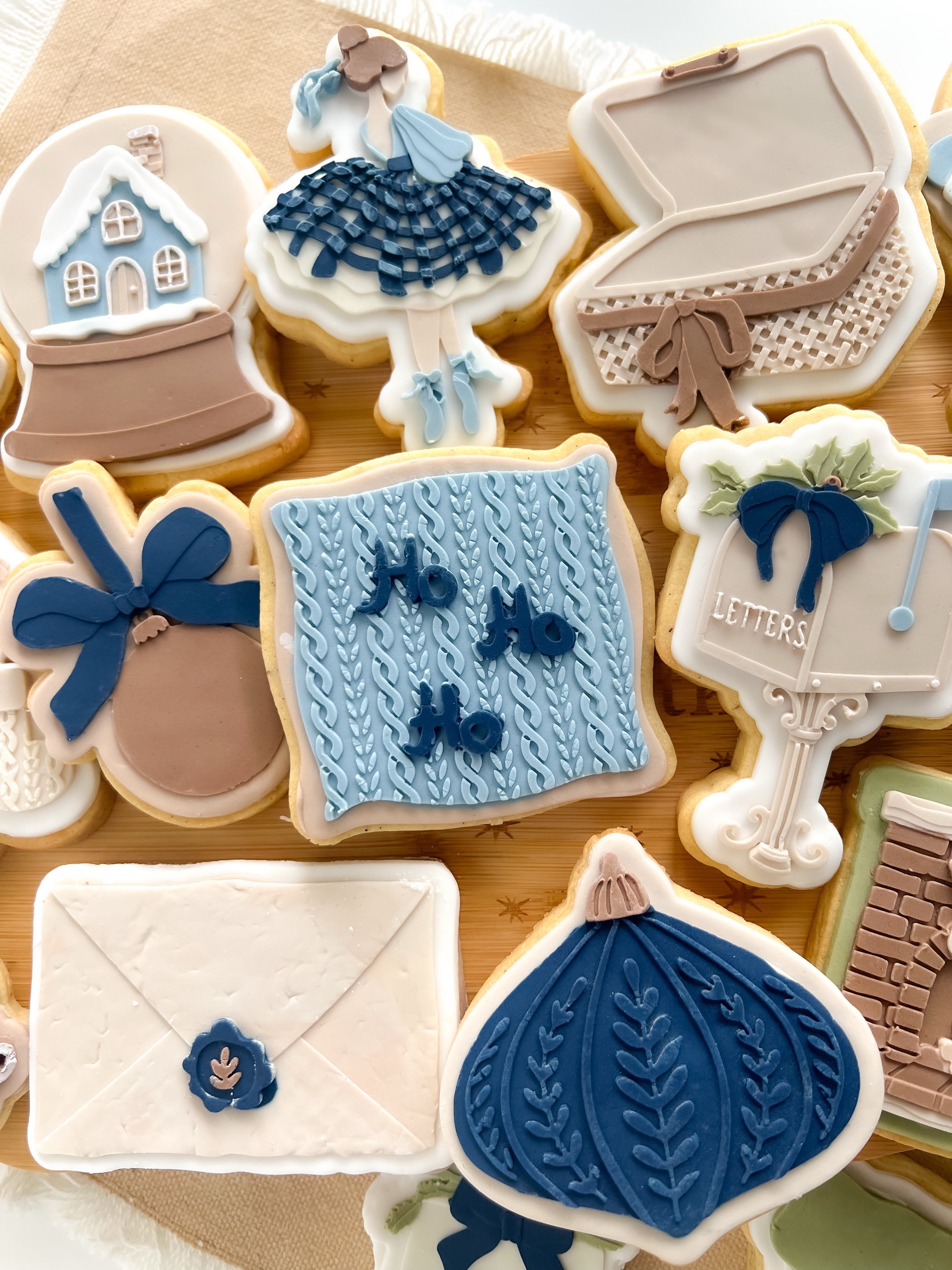 Knit Christmas pillow debosser and cutter