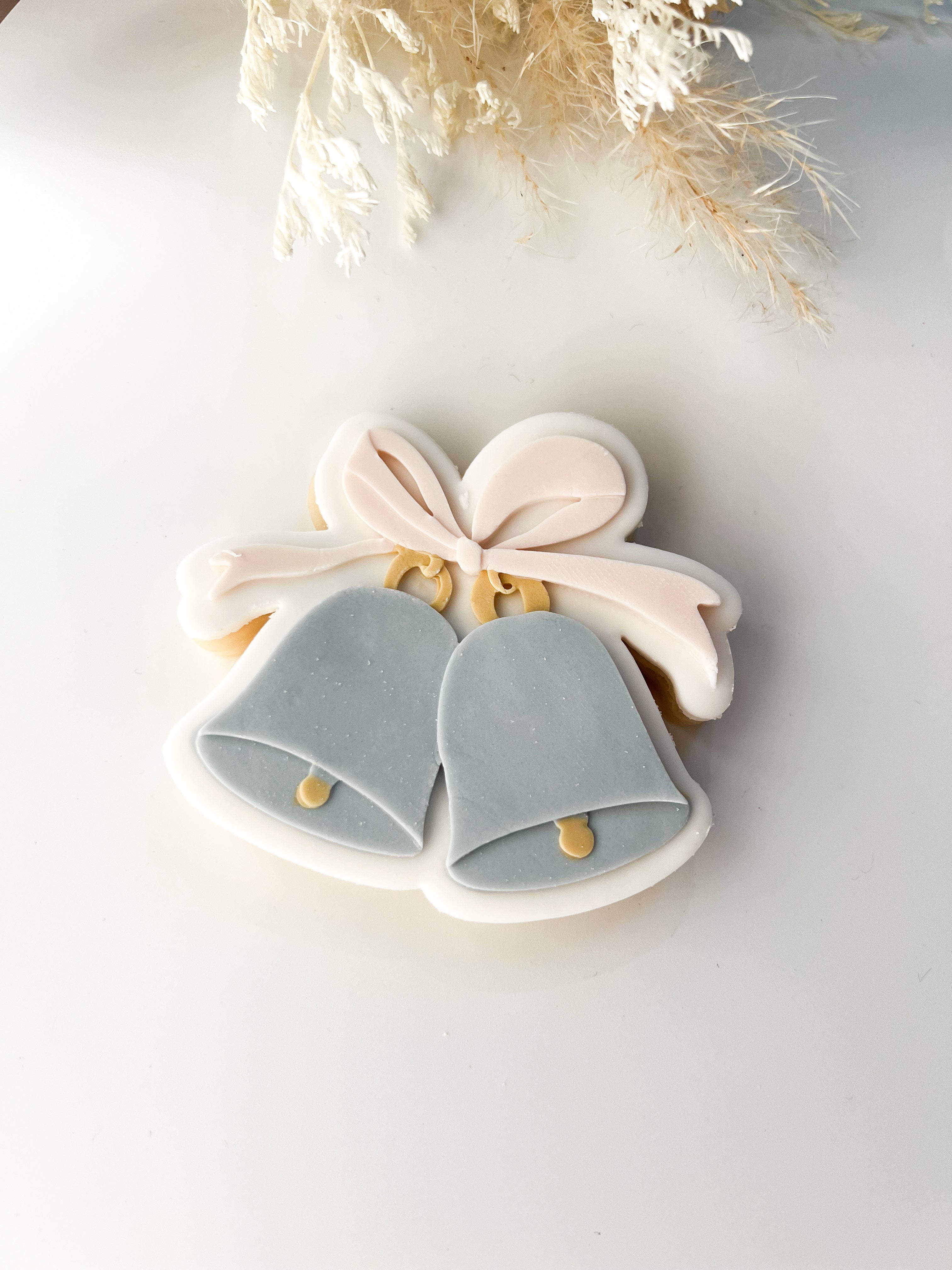 Christmas bells with bow debosser and cutter