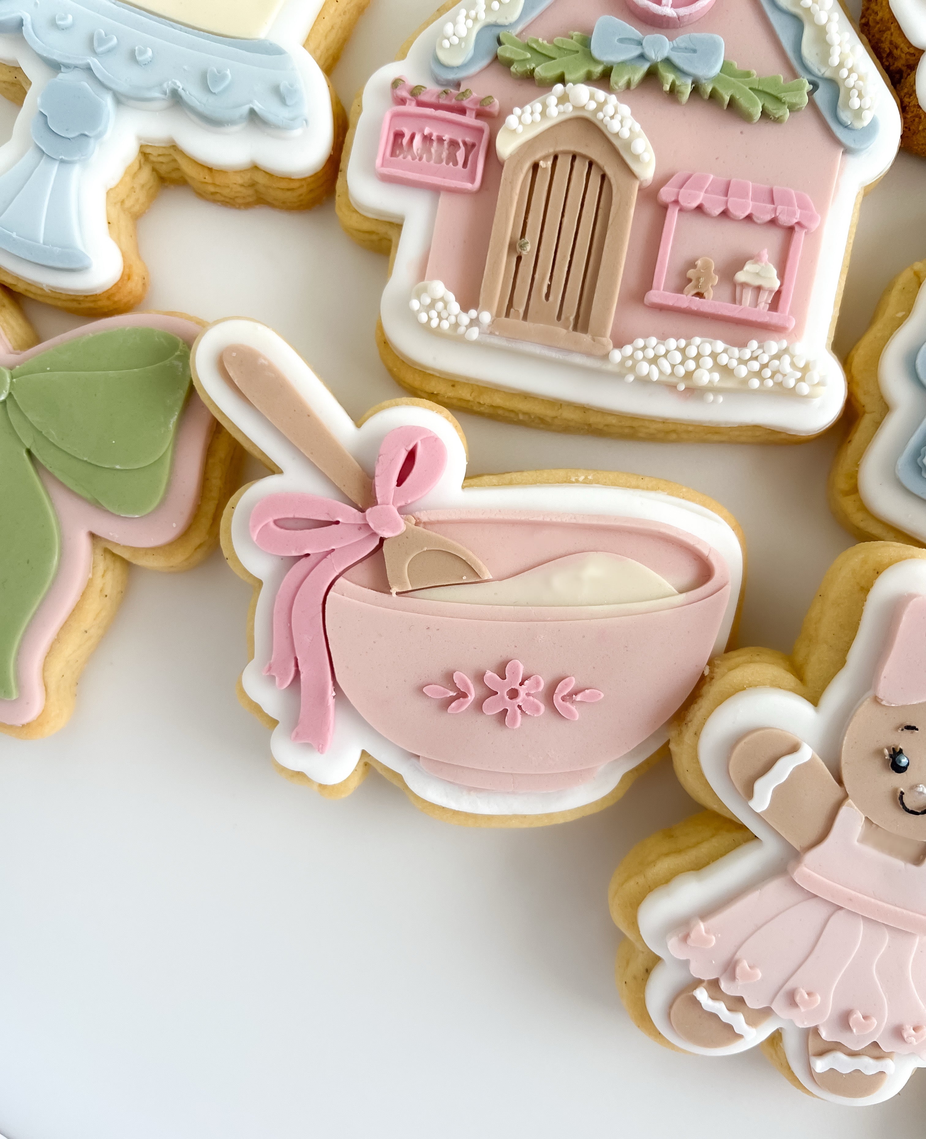 Mixing bowl and spoon debosser and cutter