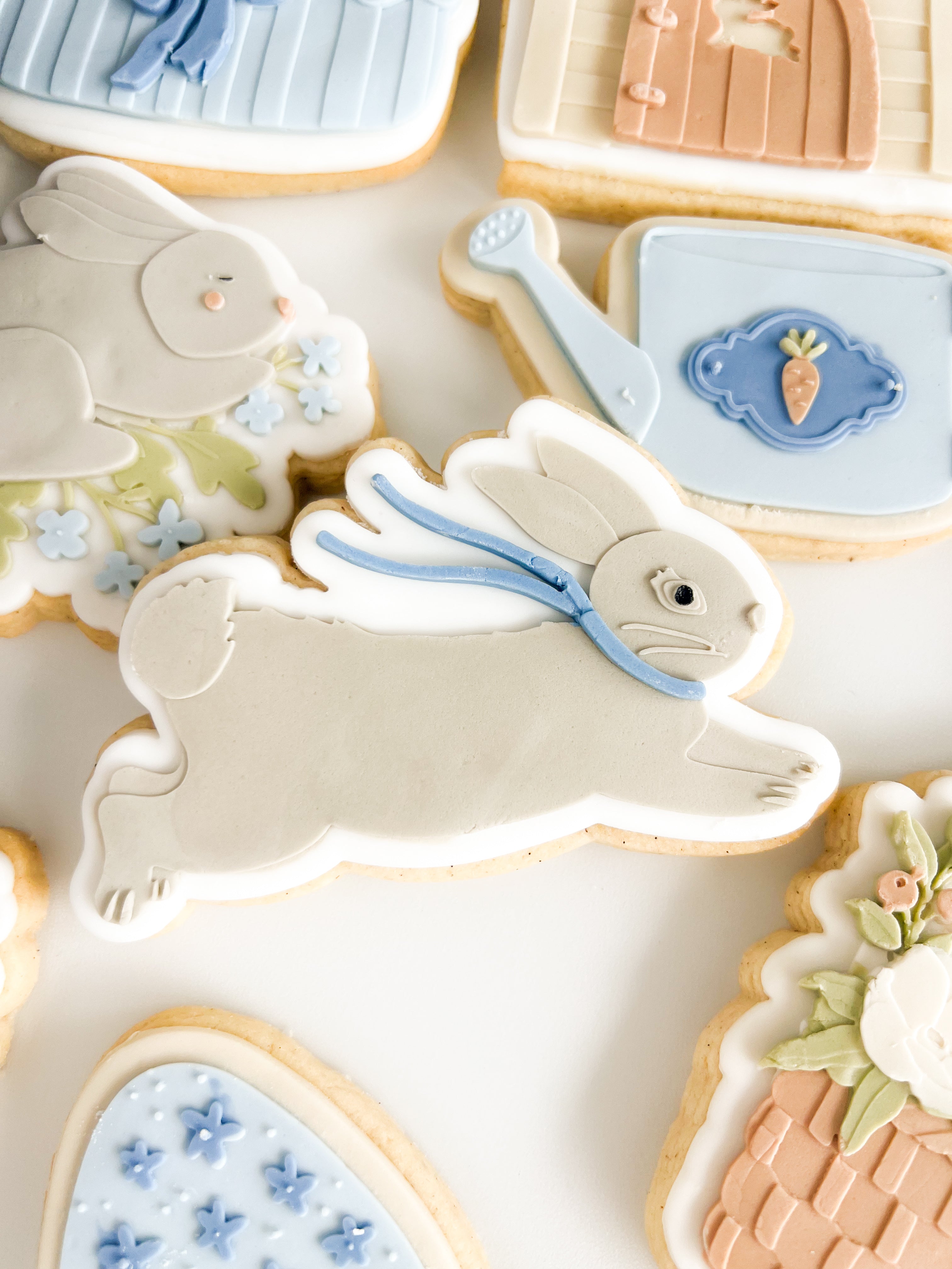 Running vintage bunny debosser and cutter
