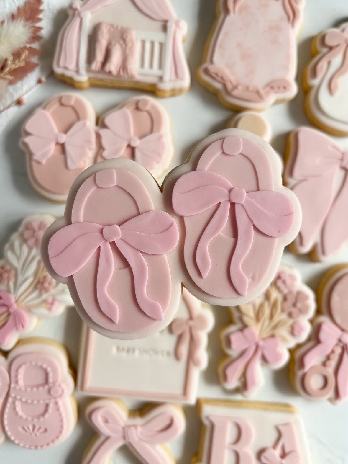 Baby shoes with bow V3 debosser and cutter
