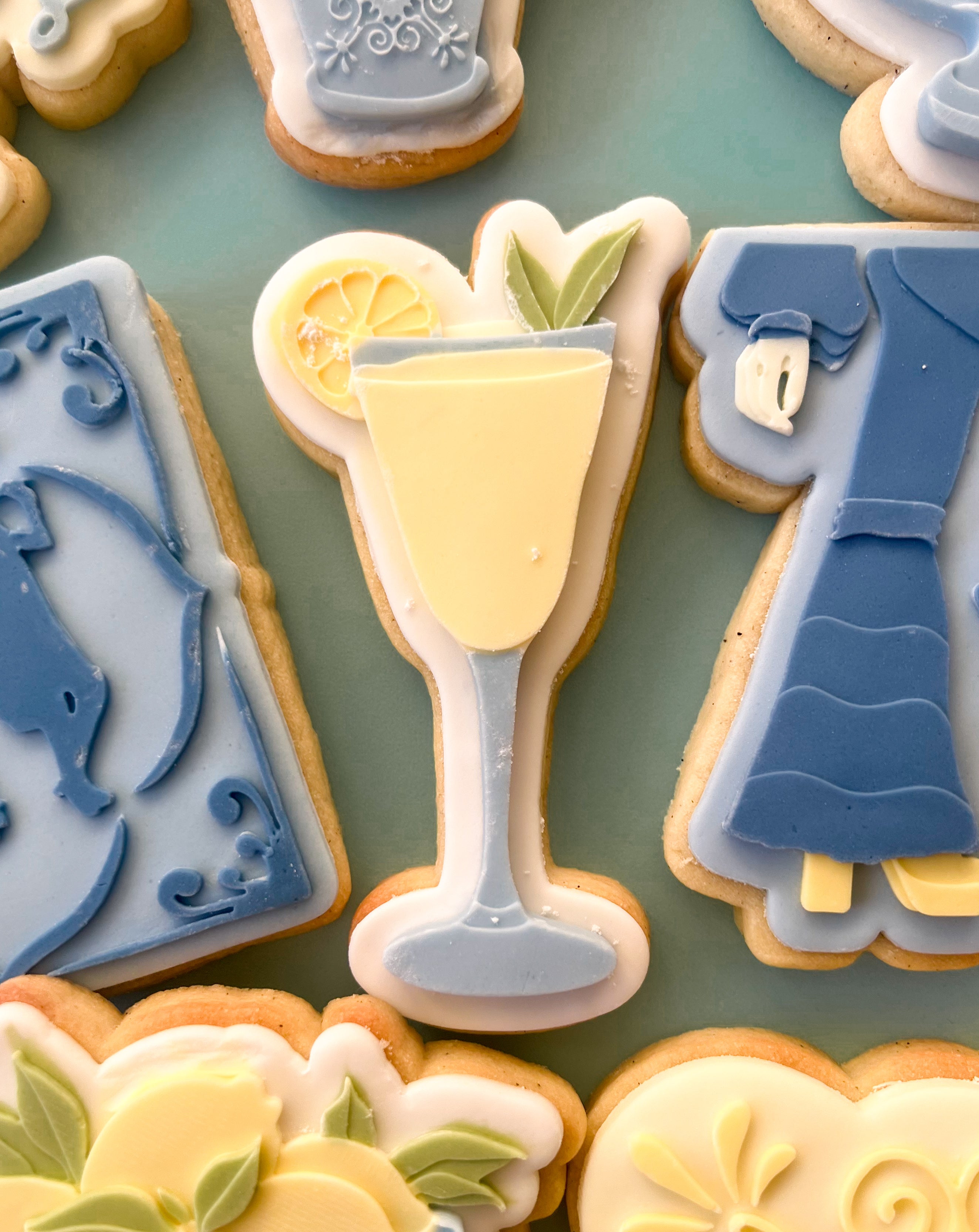 Lemon cocktail debosser and cutter